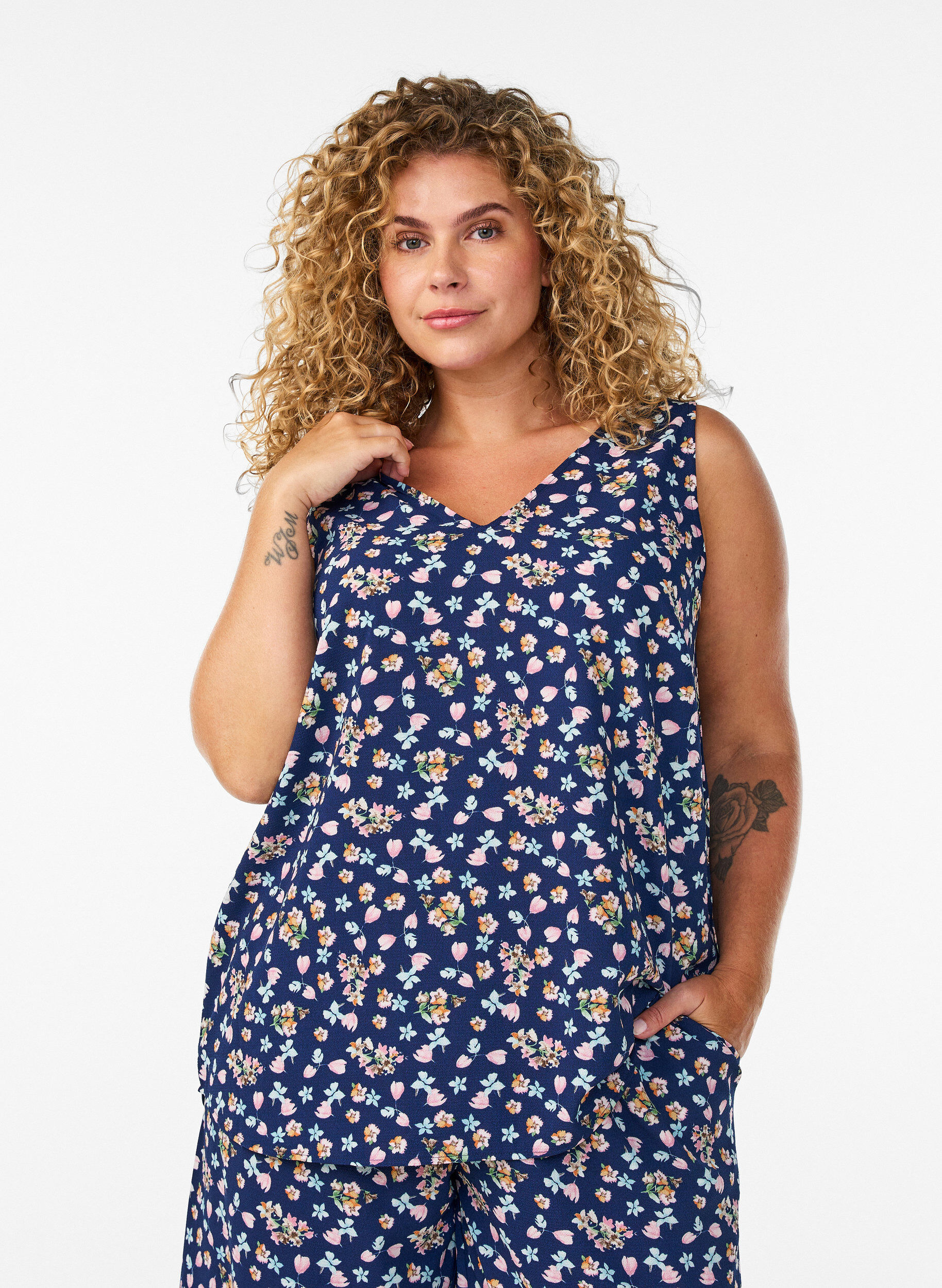 Zizzifashion Printed top with v-neck, Blue, Model image number 0