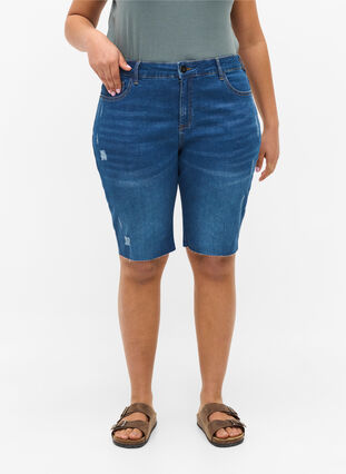 Denim shorts with pockets and a raw-cut hem, Blue denim, Model image number 2