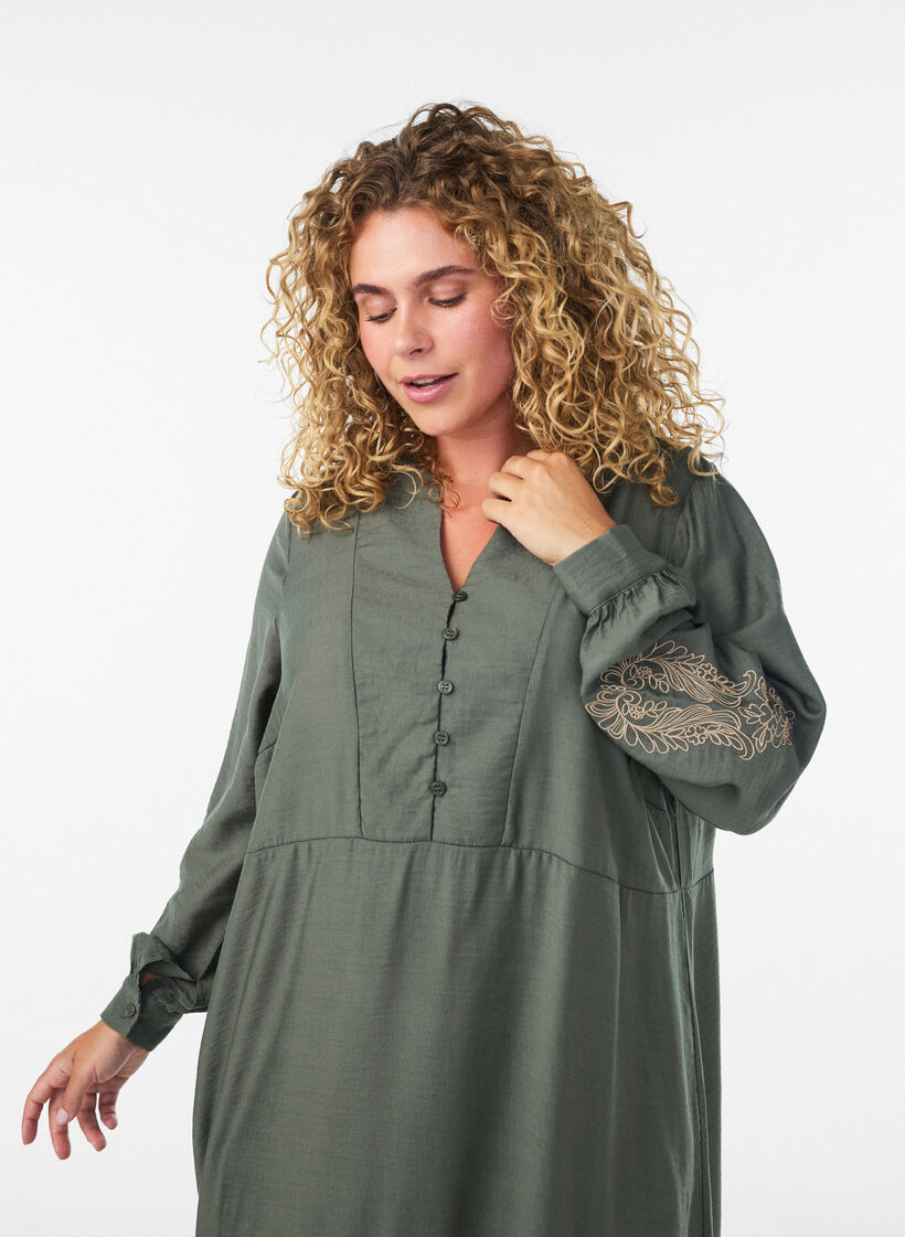 Viscose dress with embroidery and tiered ruffles, Green, Model image number 2