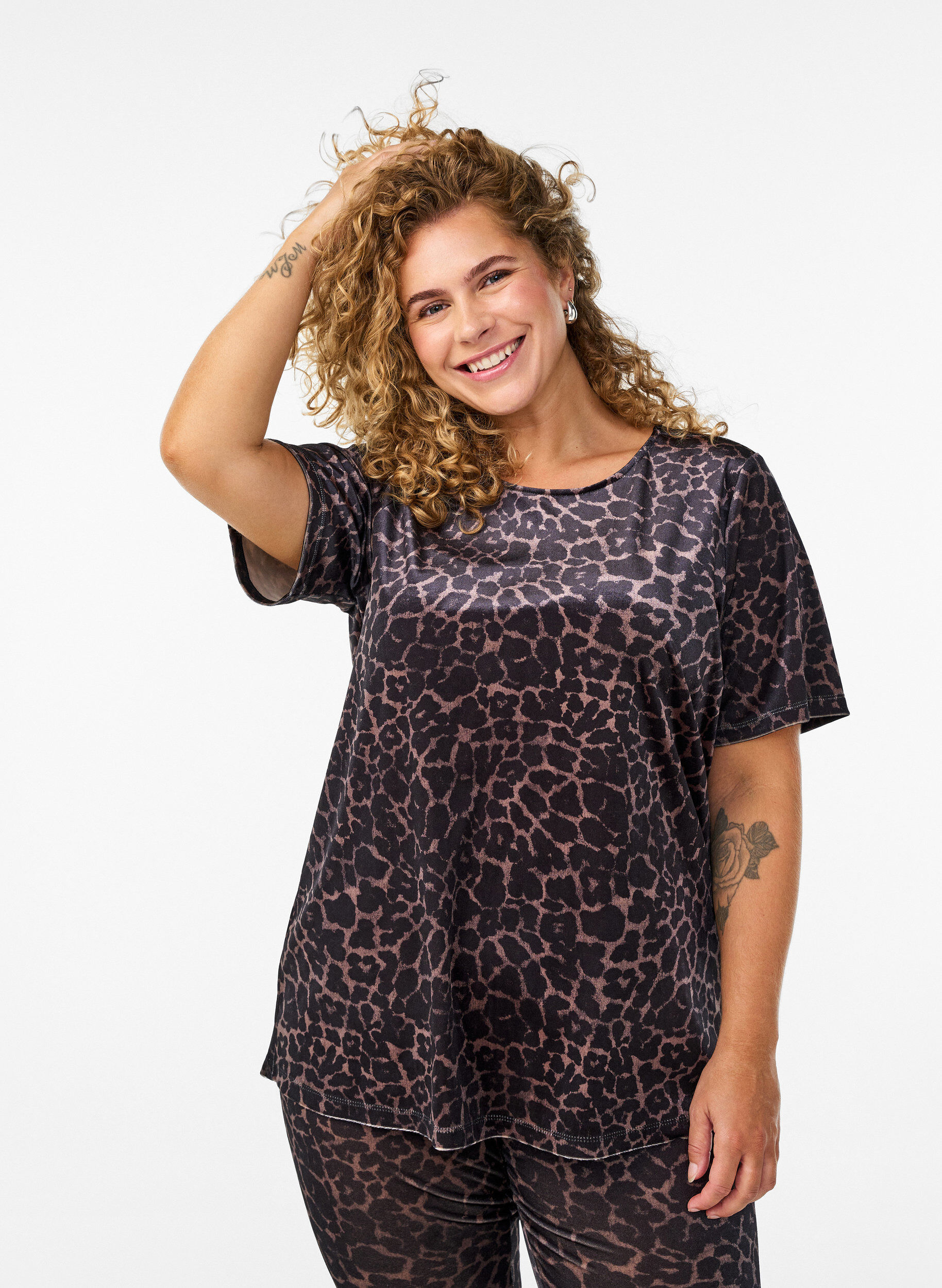 Short-sleeved velour top, Brown, Model