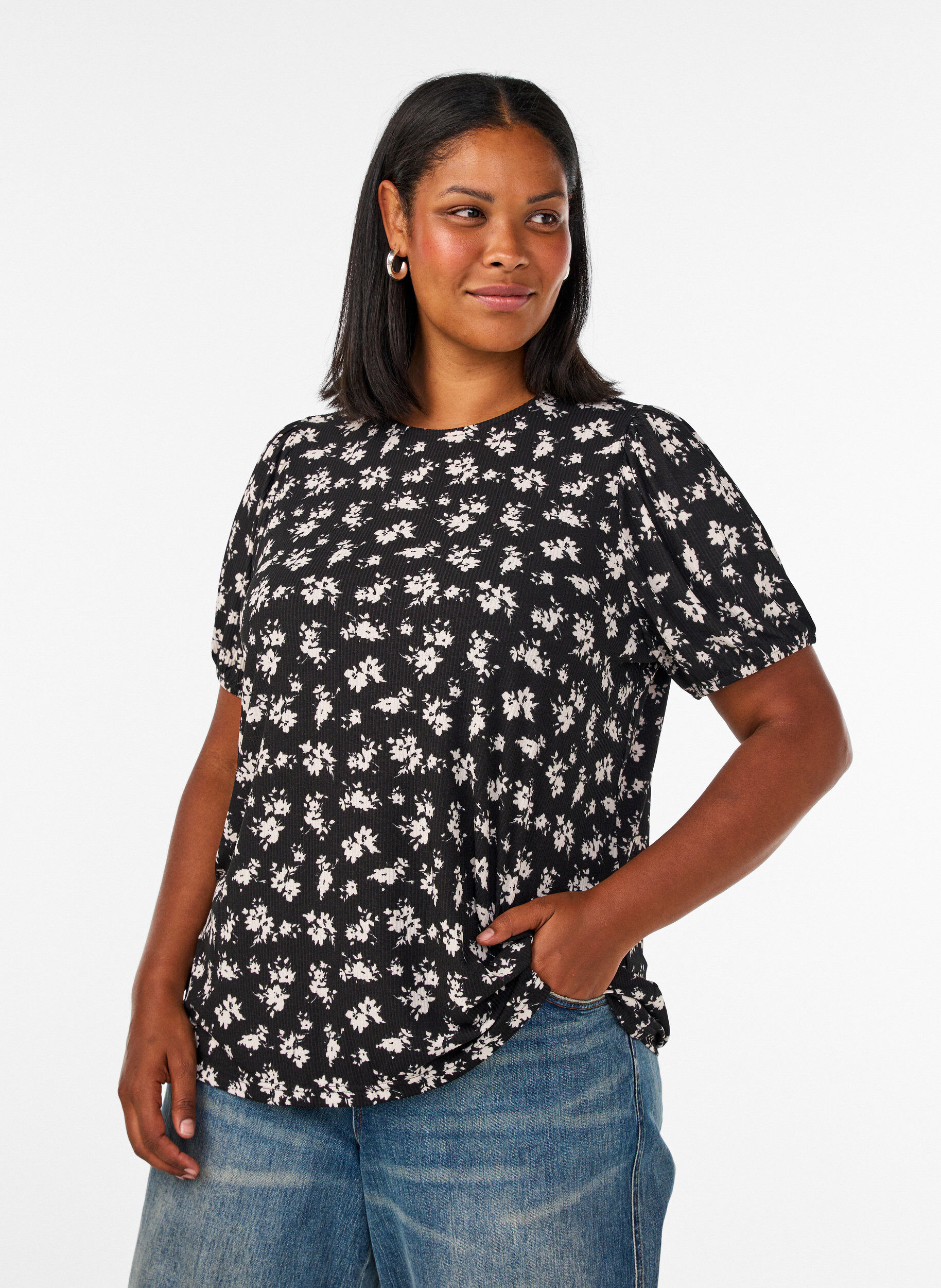 Blouse with long sleeves and floral print, Black, Model