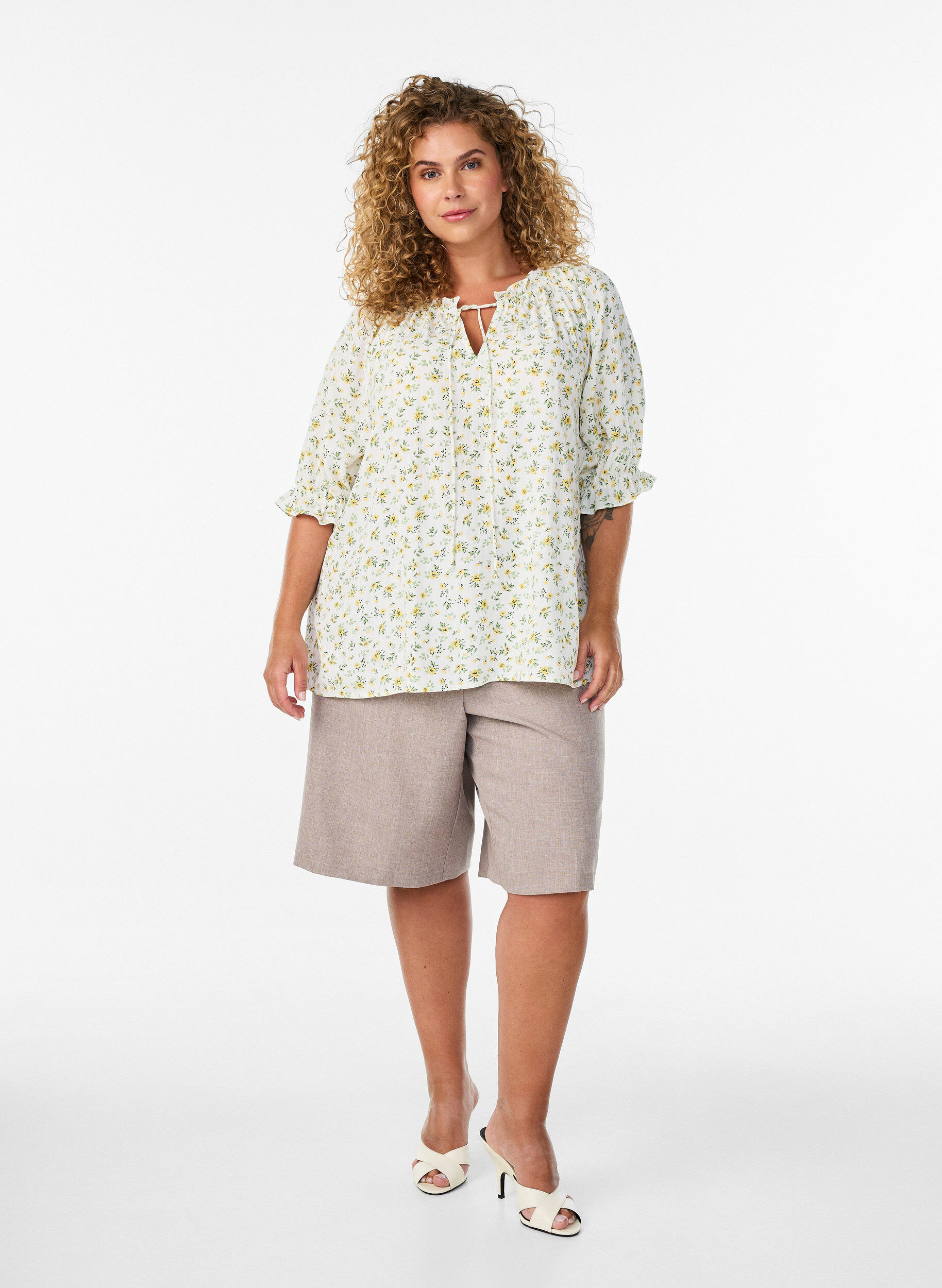 Zizzifashion Floral viscose blouse with half-length sleeves, White, Model image number 1