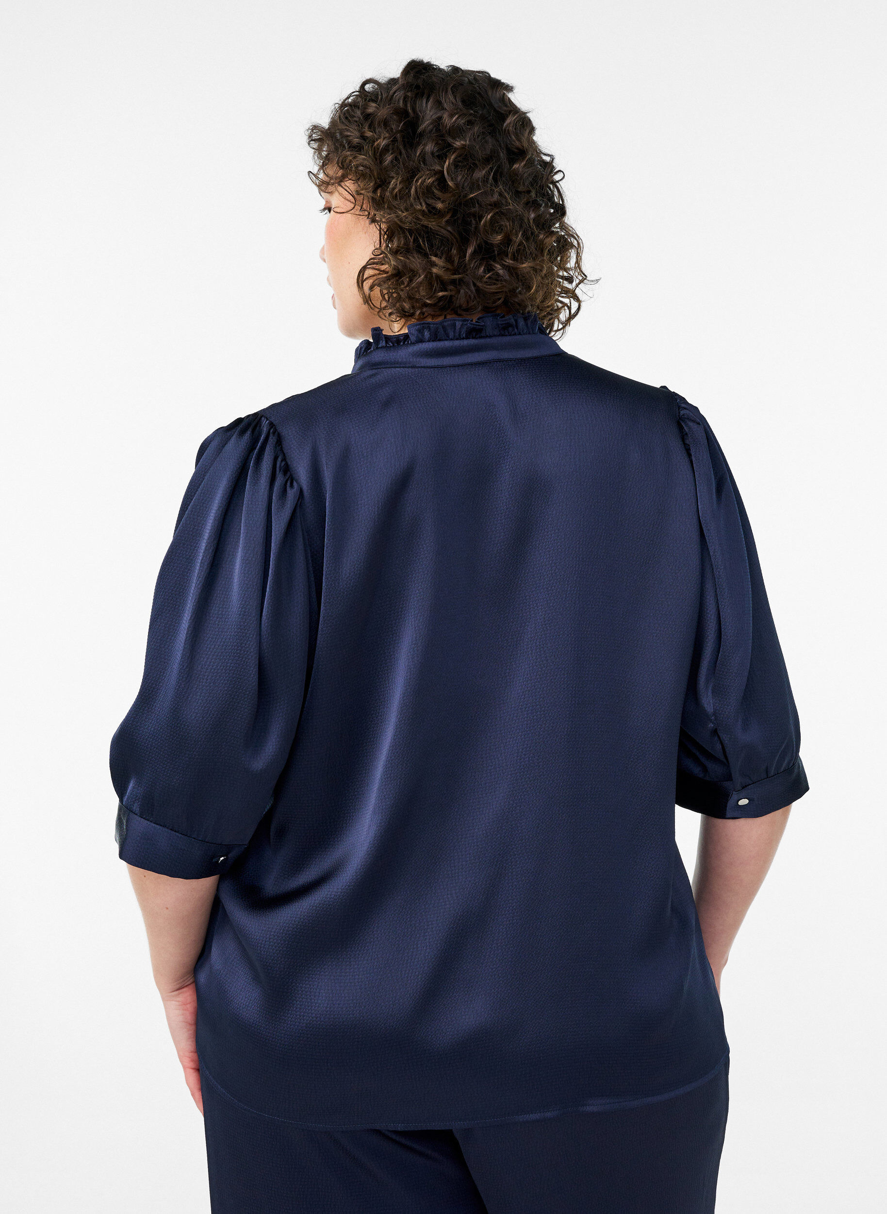 Zizzifashion Satin-look blouse with 1/2 sleeves and a ruffle collar, Blue, Model image number 2