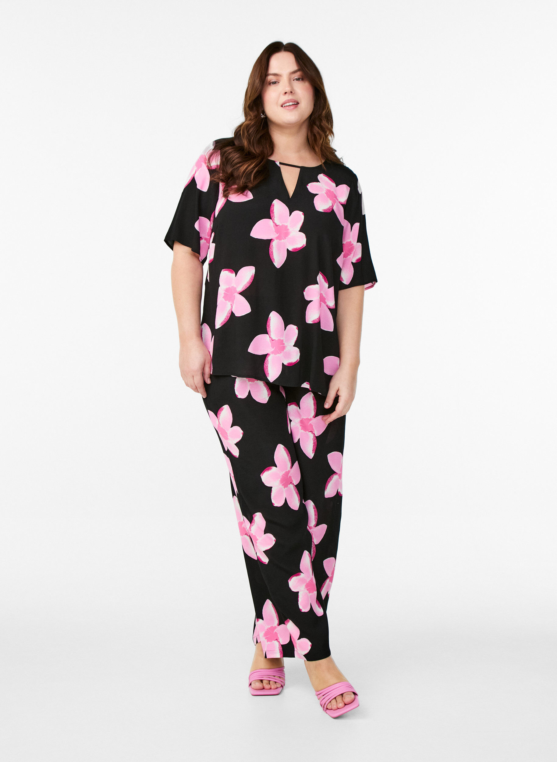 Loose viscose pants with print, Black, Model