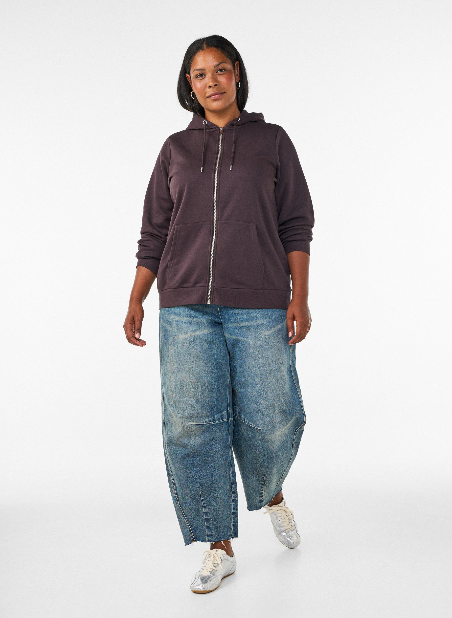 ZizzifashionHooded sweatshirt with a zip and pockets, Brown, Model image number 1