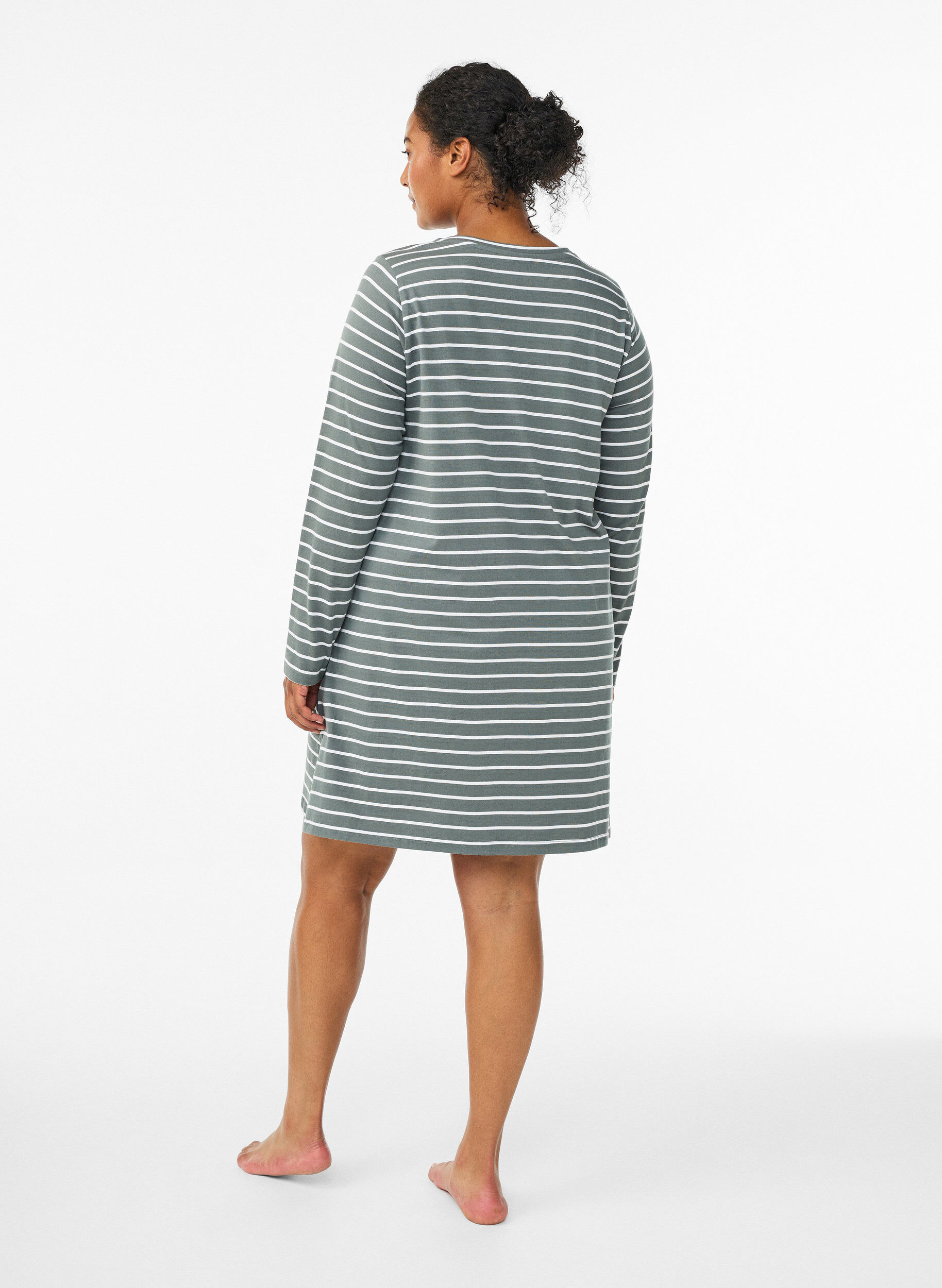 Zizzifashion Striped nightdress in organic cotton, Green, Model image number 2