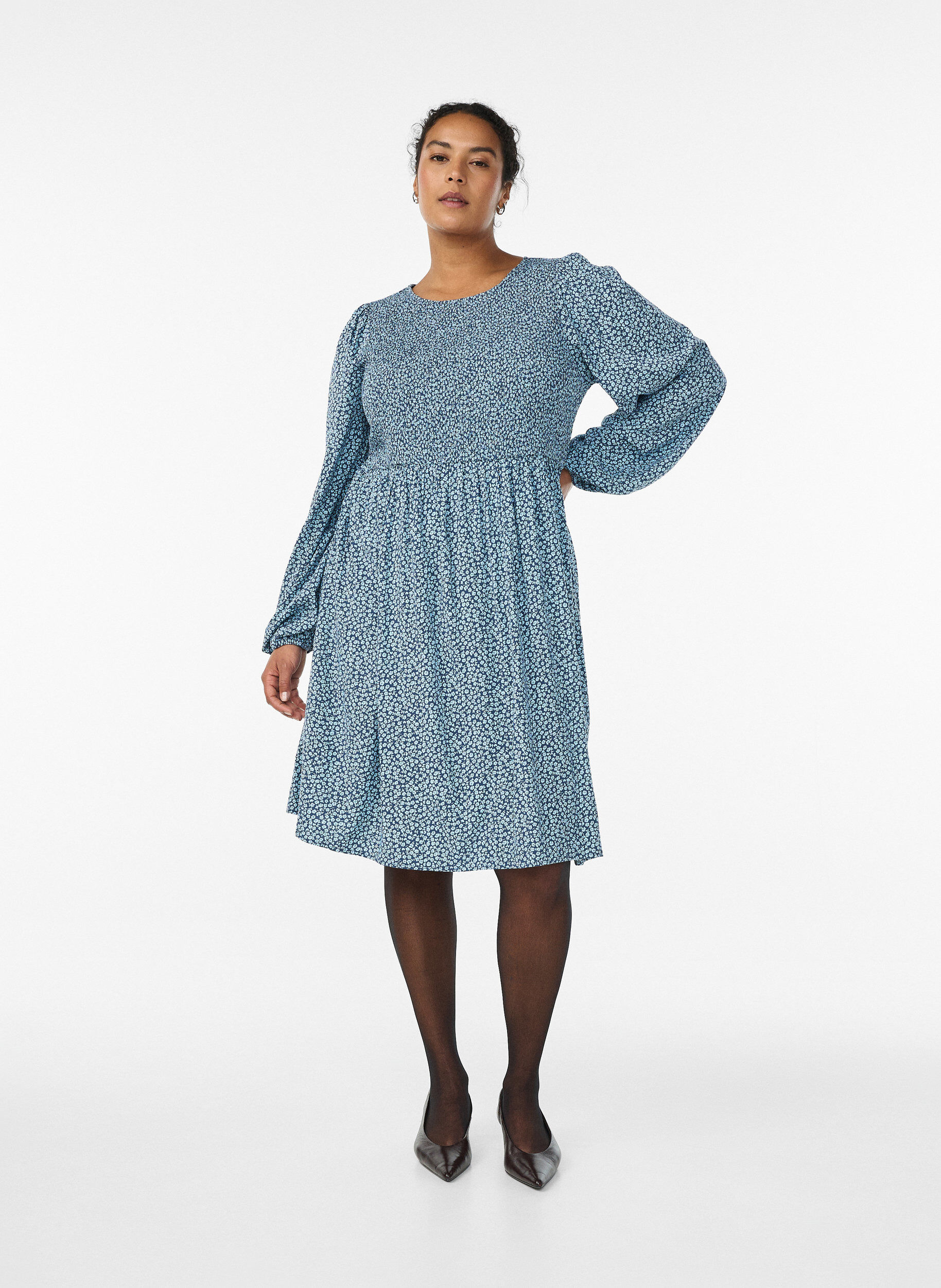 ZizzifashionDress with a smocked top and ditsy floral pattern, Blue, Model image number 1