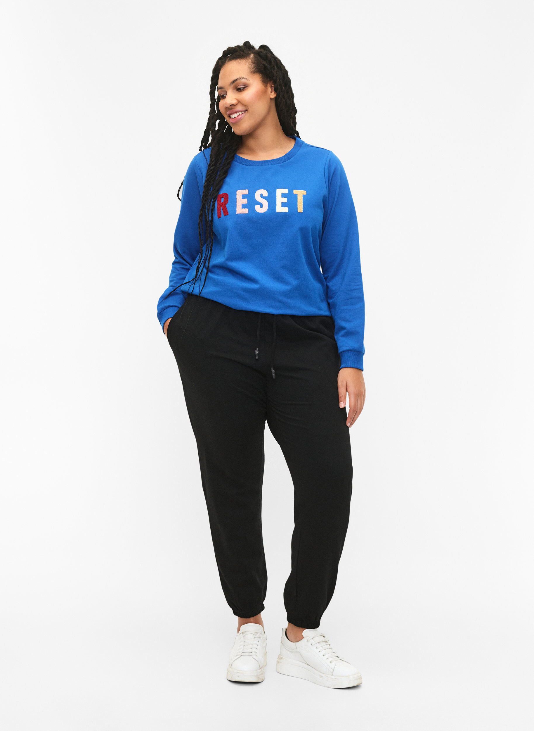 Zizzifashion Sweatshirt with text, Victoria b. W. Reset, Model image number 2