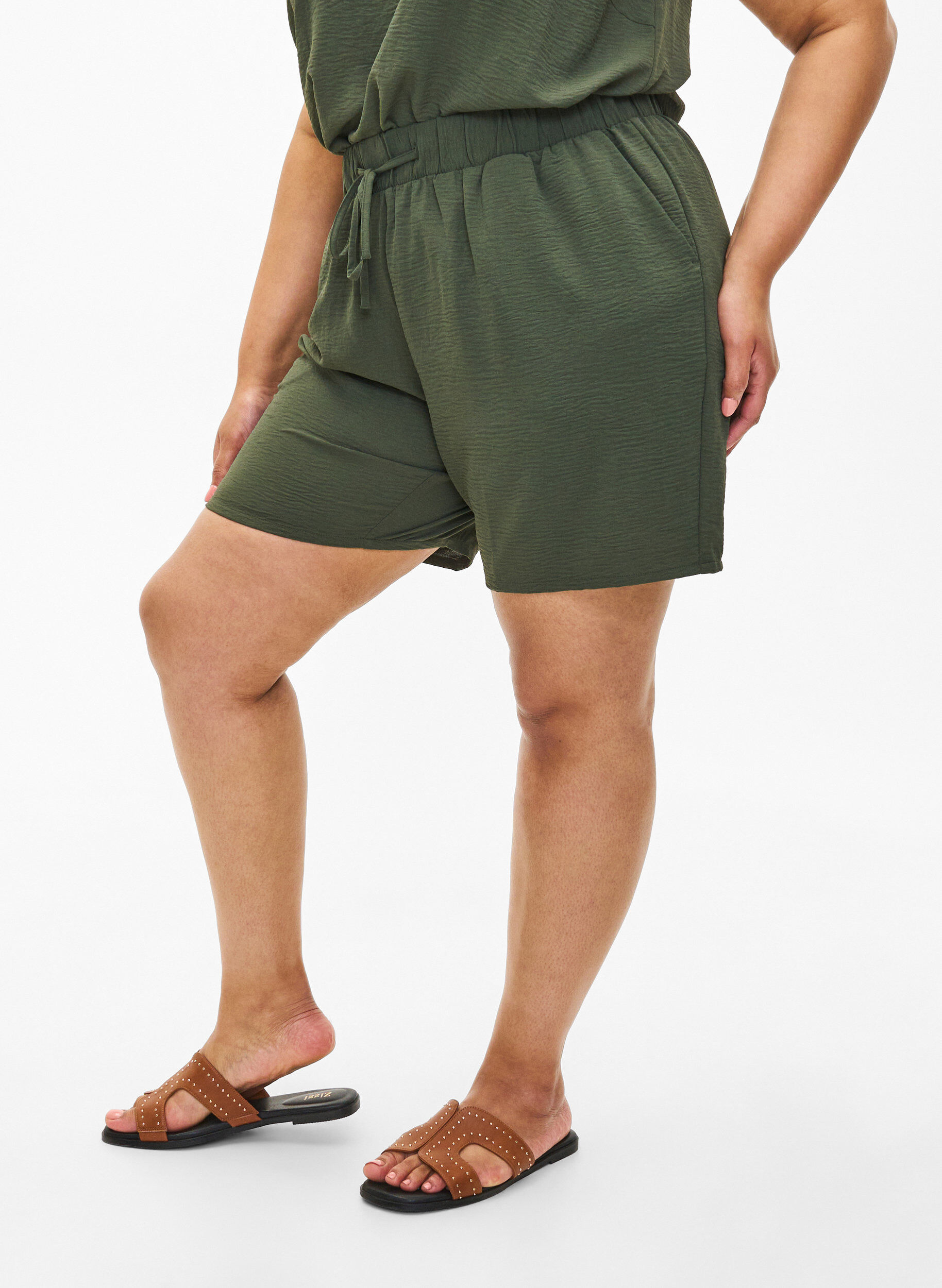 Zizzifashion Shorts with pockets and elastic waistband, Green, Model image number 3