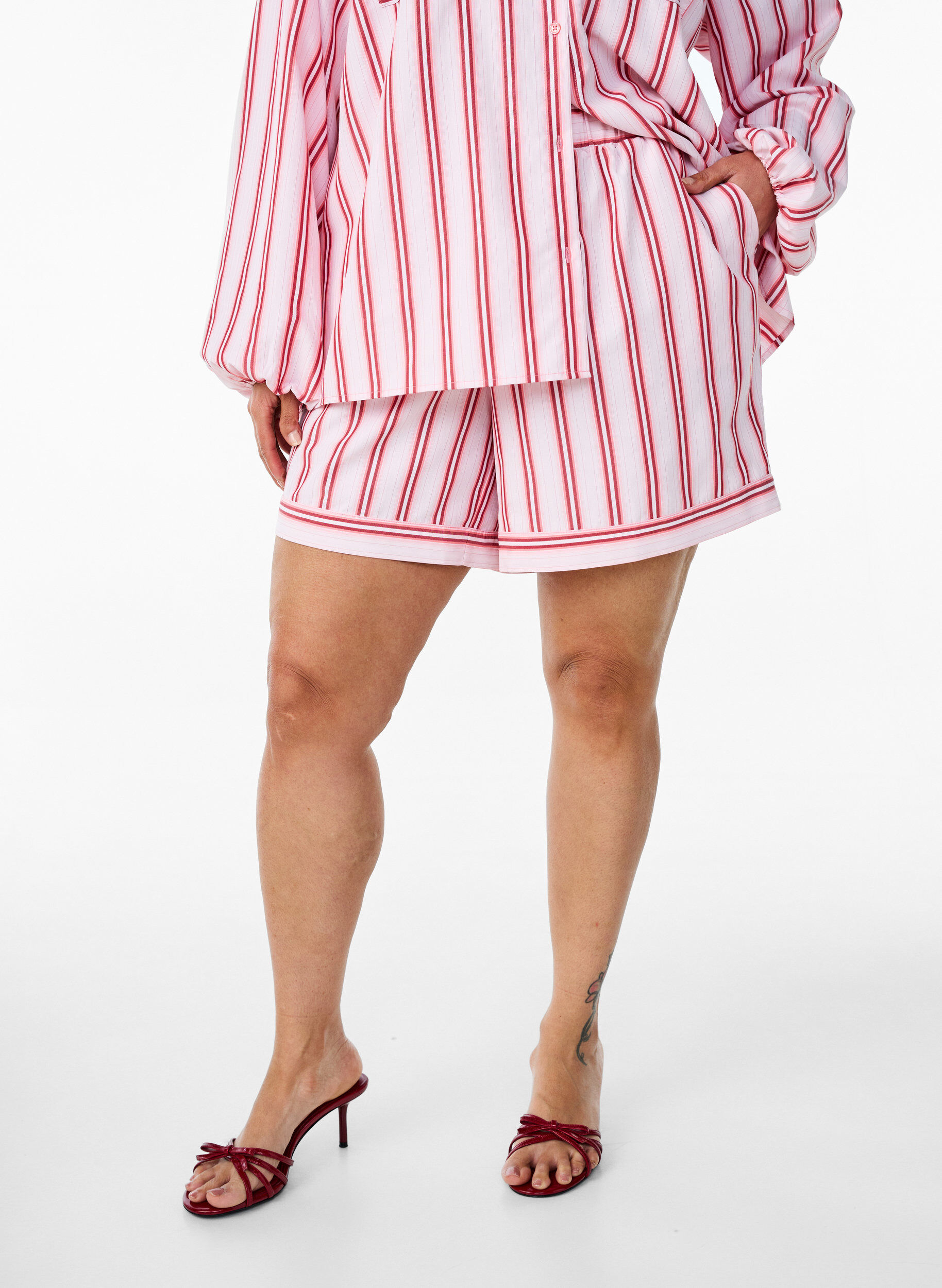 Zizzifashion Loose shorts with stripes and pockets, Pink, Model image number 3