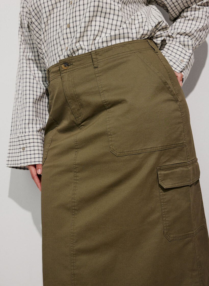 Cotton cargo skirt with a back slit, Green, Model image number 4