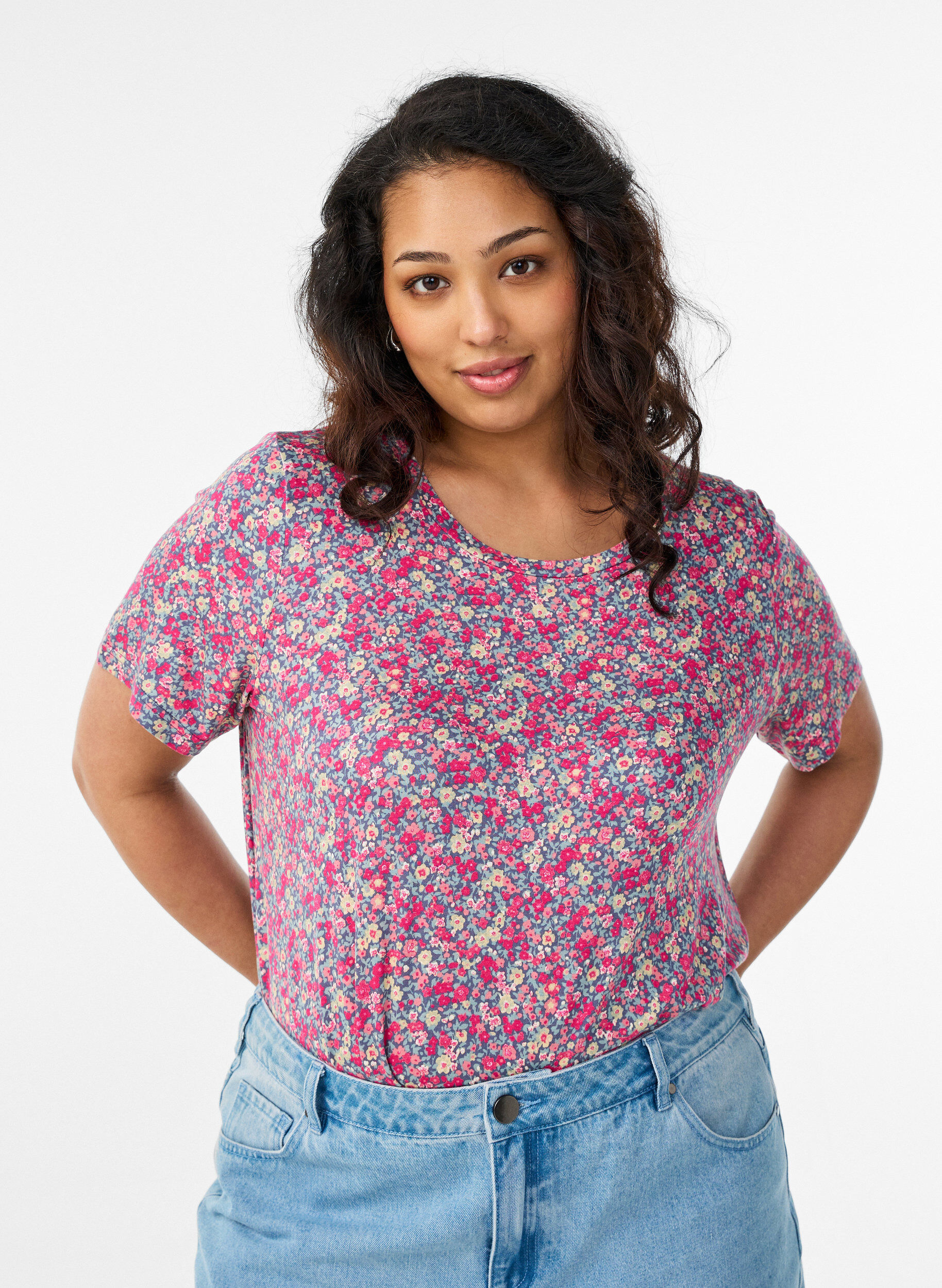 T-shirt with floral print, Pink, Model