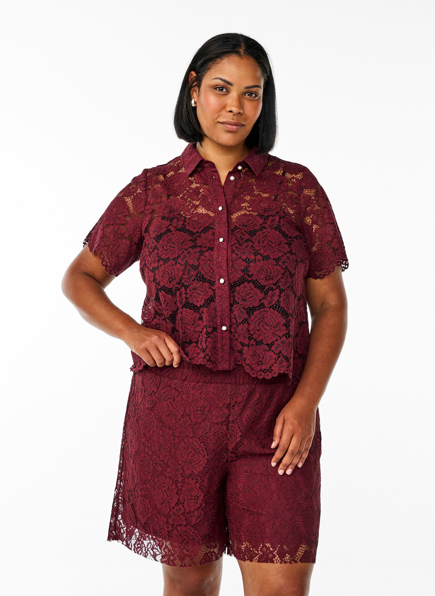 Zizzifashion Loose lace shorts, Dark Bordeaux, Model image number 0