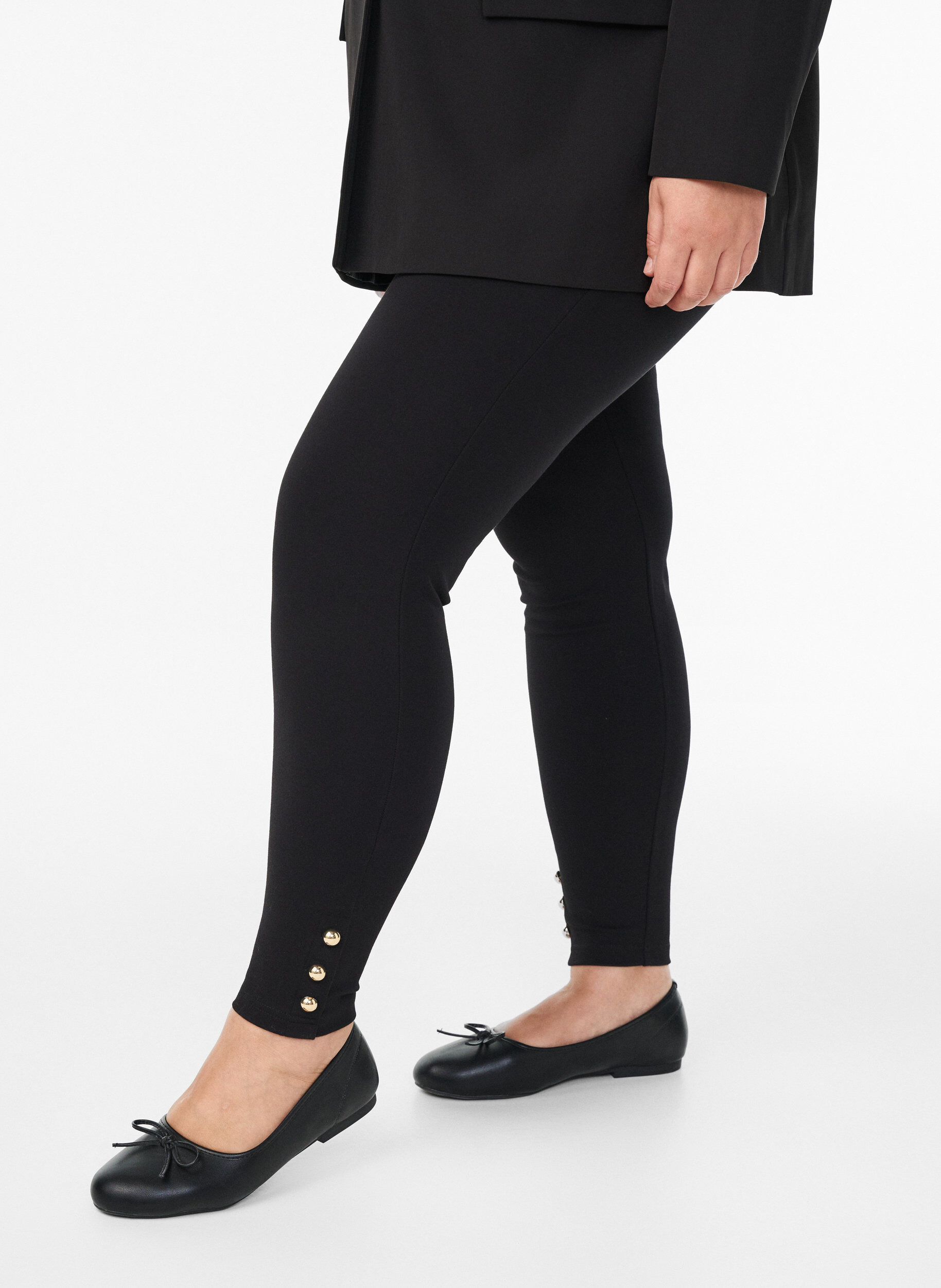 Leggings with buttons at the bottom, Black, Model