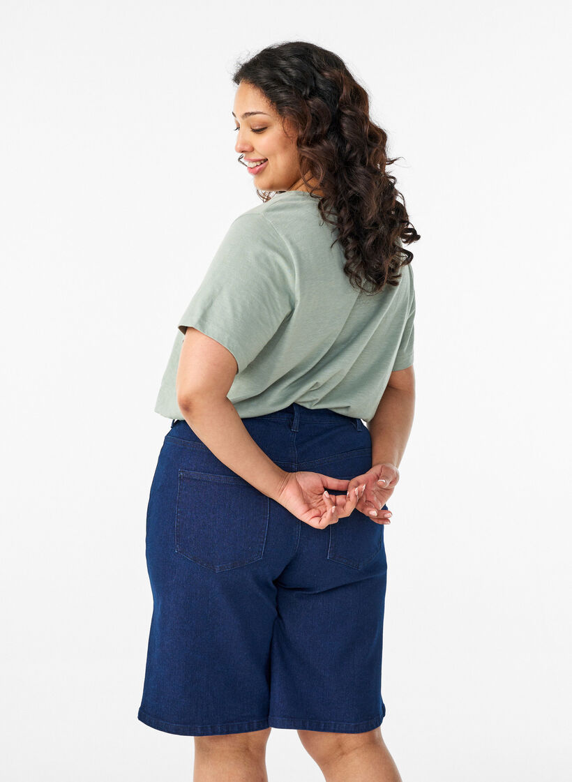 Loose high-waisted denim shorts, Blue, Model image number 2