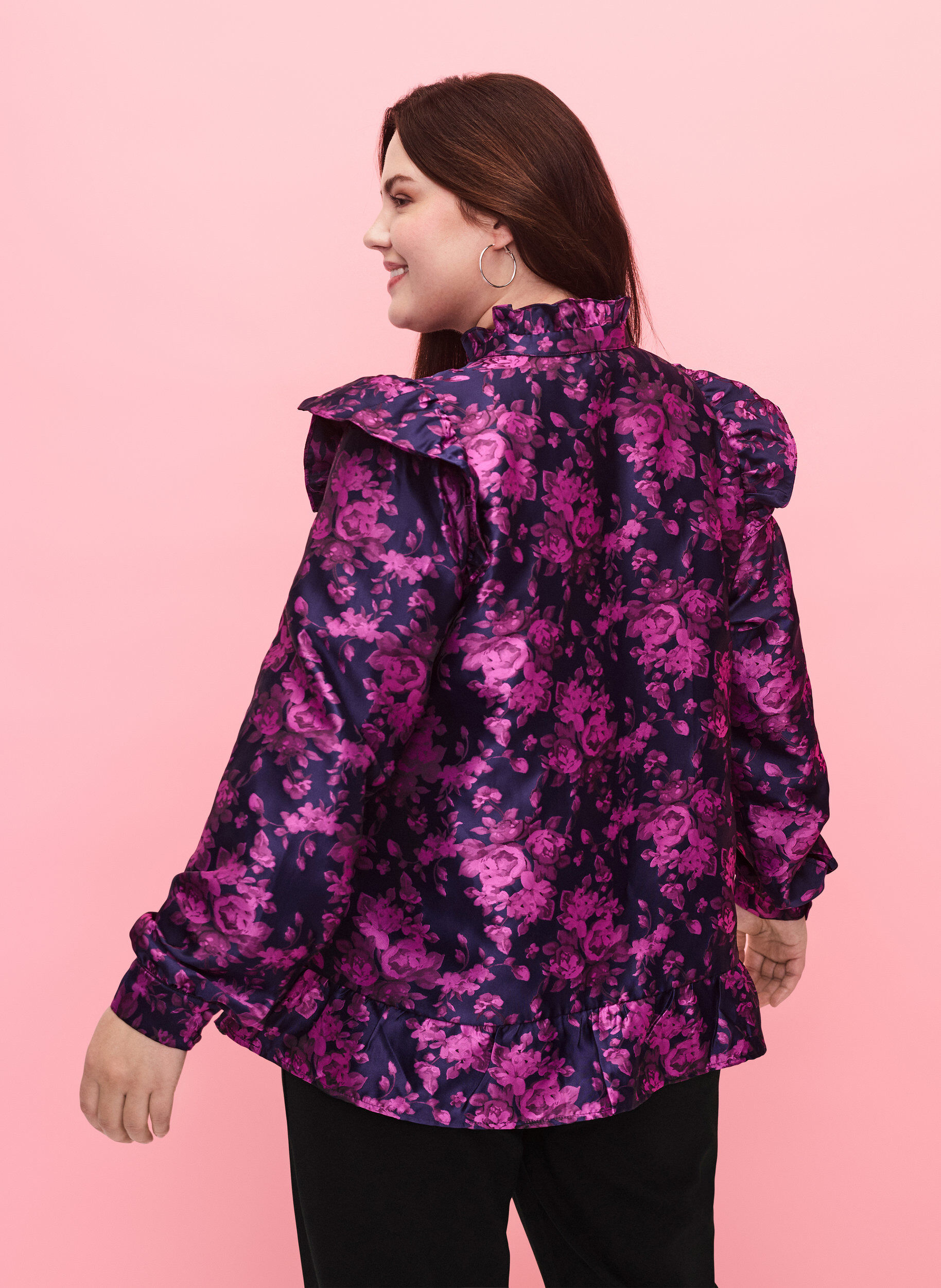 Zizzifashion Floral jacquard blouse with ruffle details, Dark Blue Pink, Model image number 1