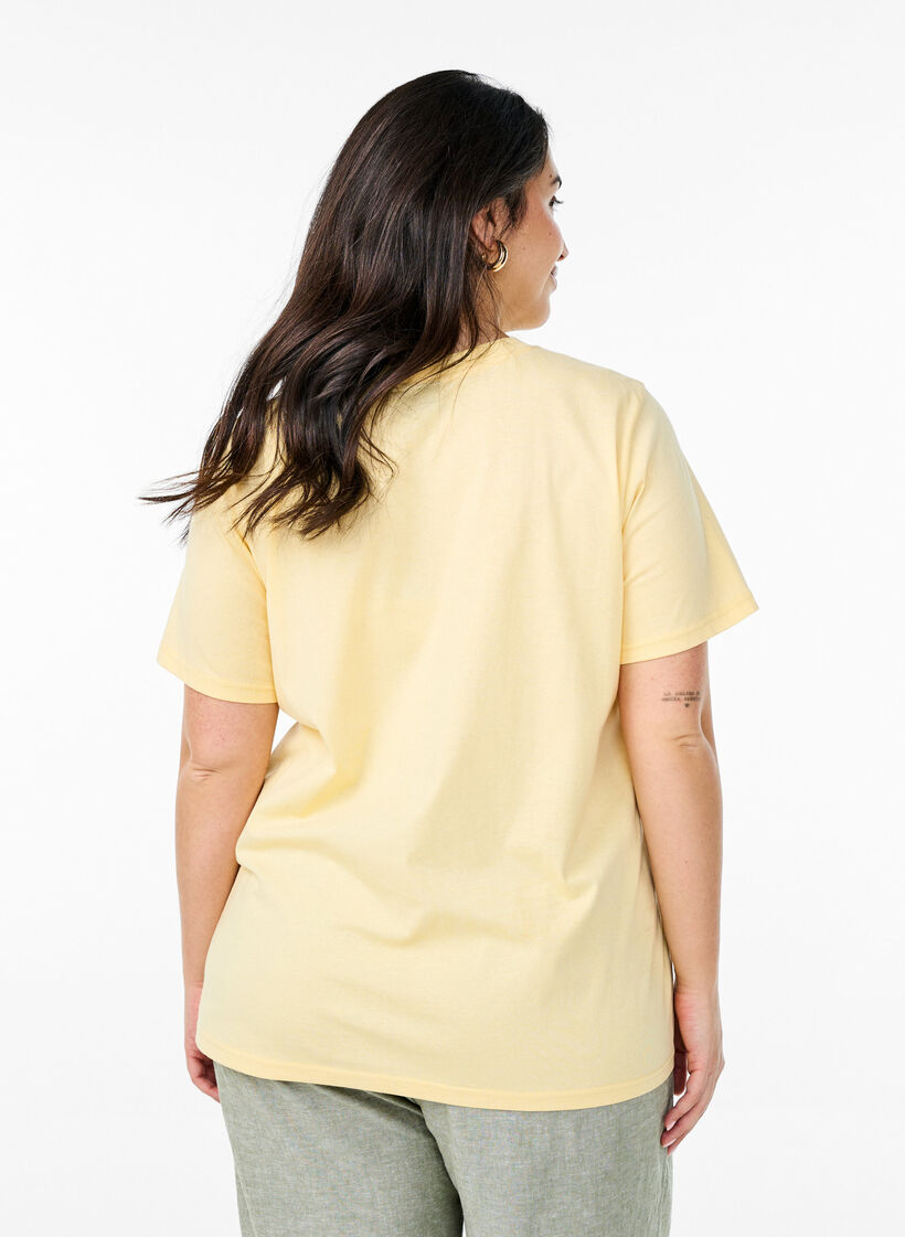 Basic cotton T-shirt with round neck, Yellow, Model image number 2