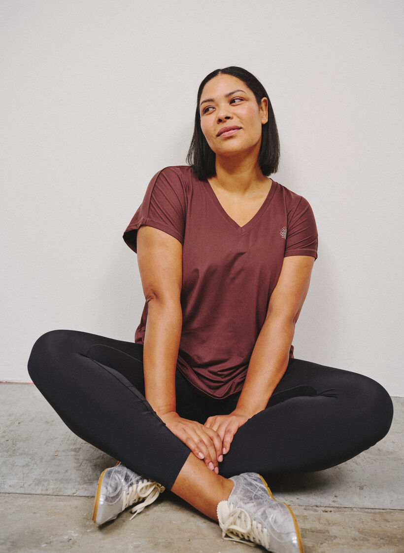 Loose training t-shirt with v-neck, Brown, Image image number 0