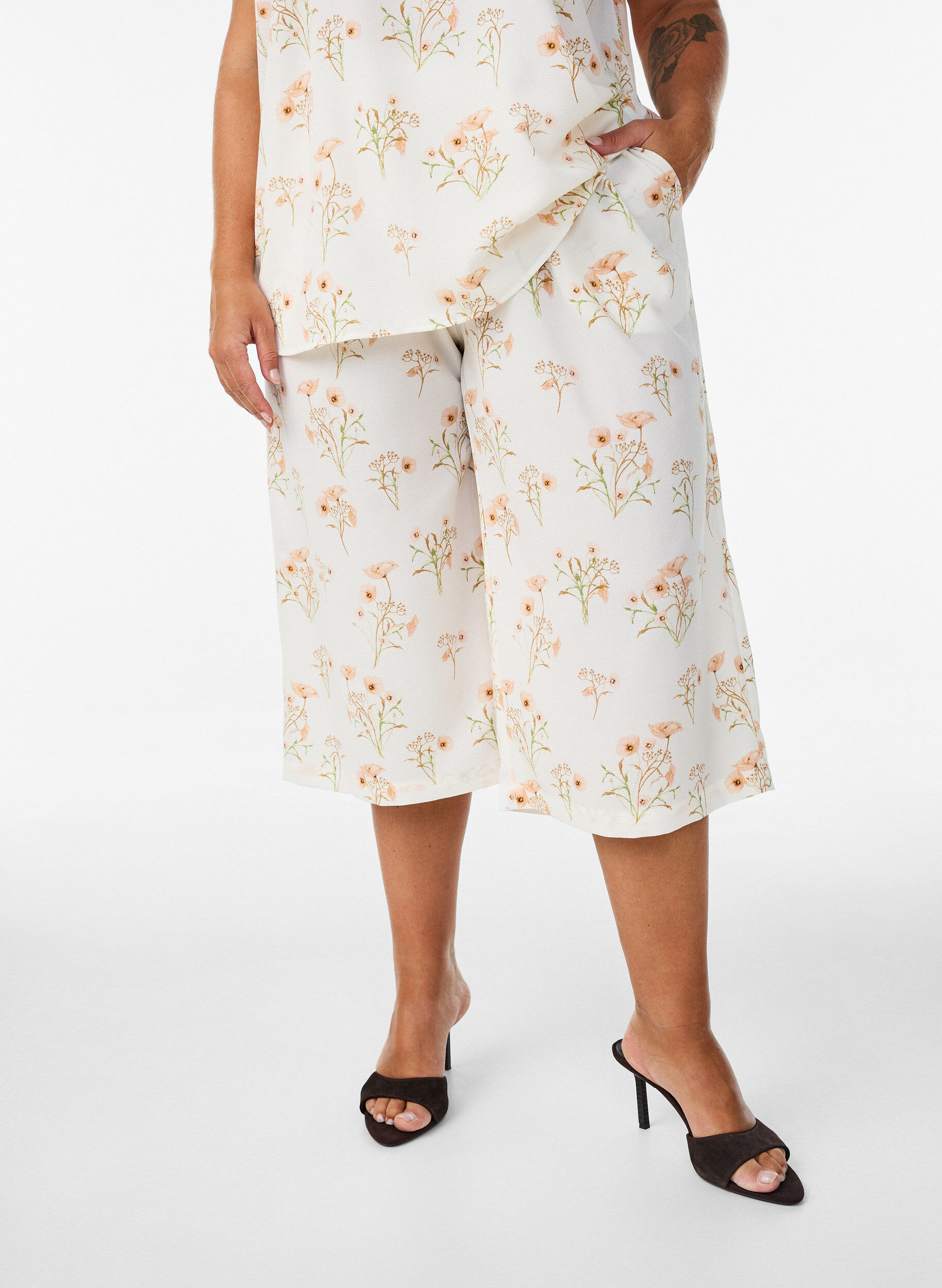 Zizzifashion Culotte trousers with print, Vanilla, Model image number 2