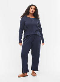 Pyjama trousers in cotton with pattern, Navy Blazer, Model