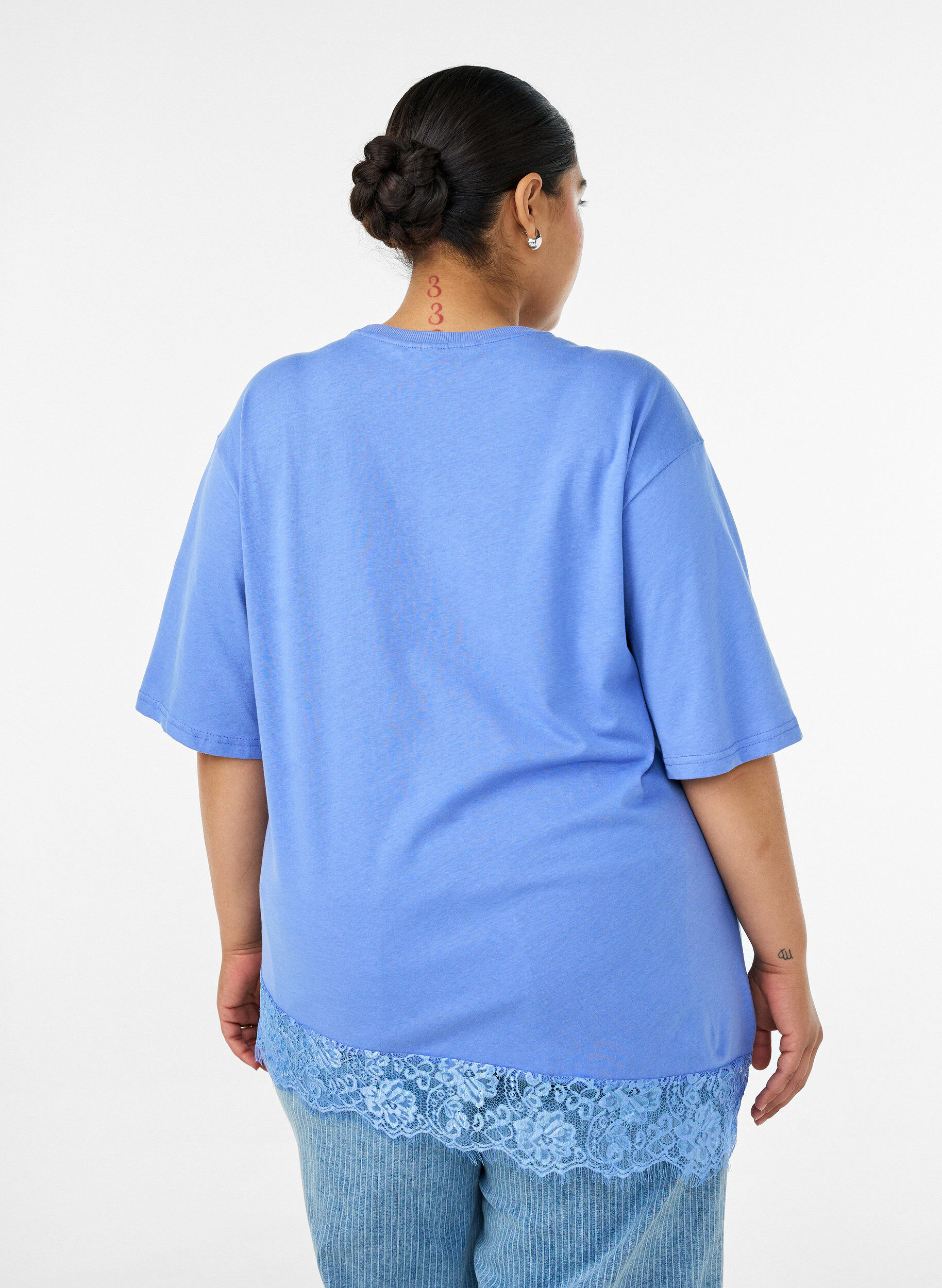 Zizzifashion T-shirt with asymmetric lace hem, Purple, Model image number 2