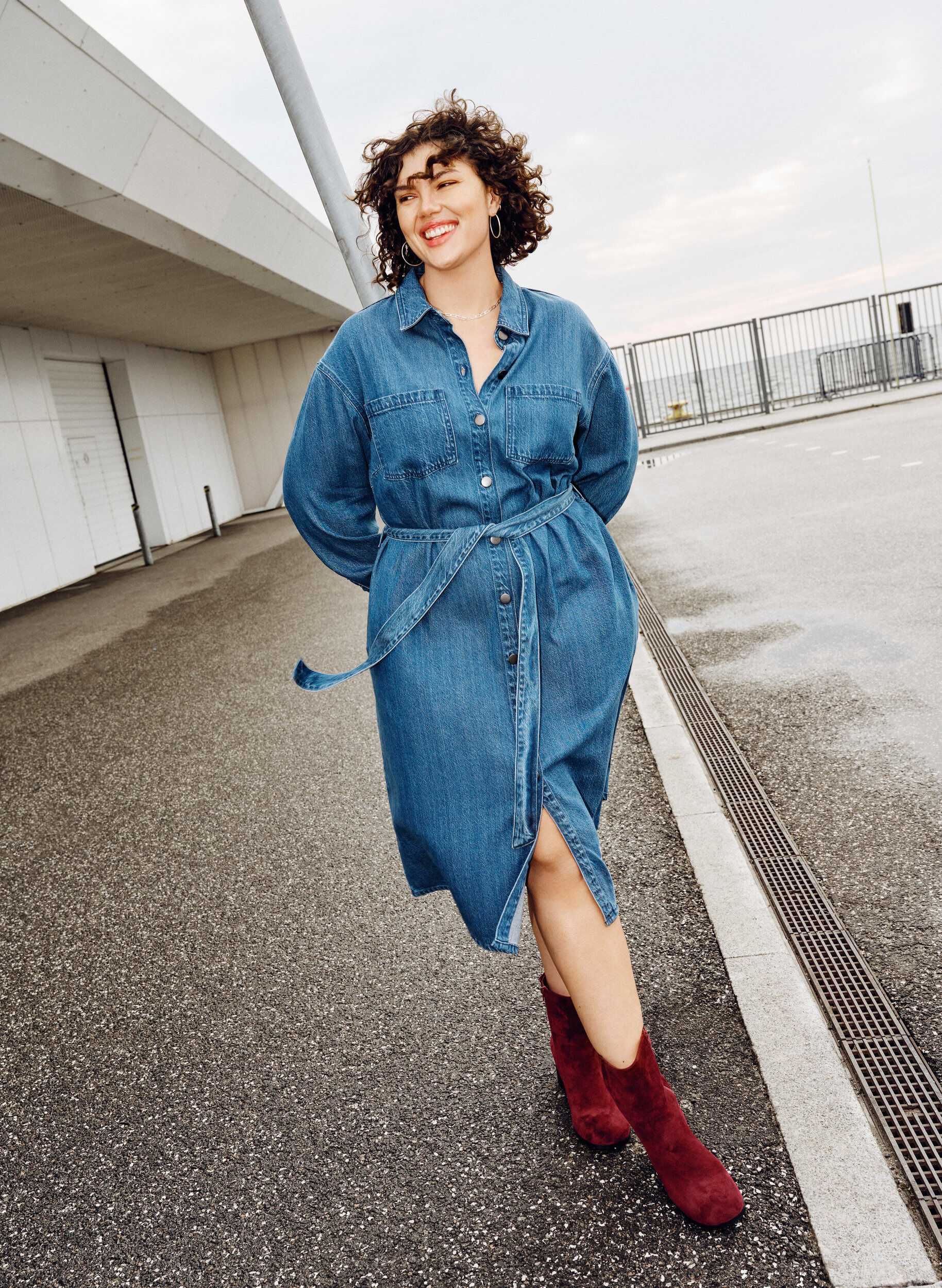 Zizzifashion Denim shirt dress with tie-belt and side pockets, Blue, Image image number 0