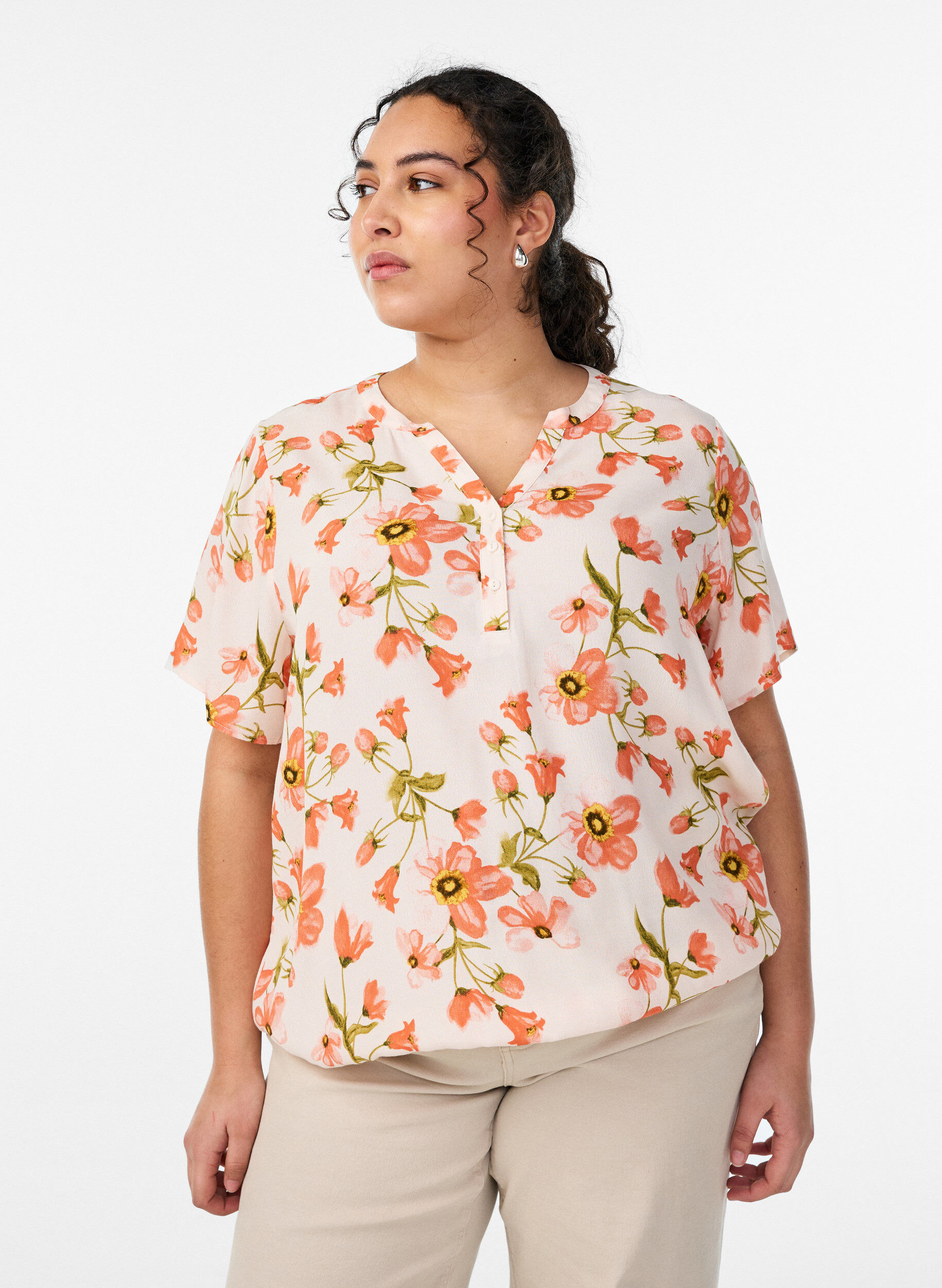 Viscose blouse with floral print and short sleeves, Vanilla, Model