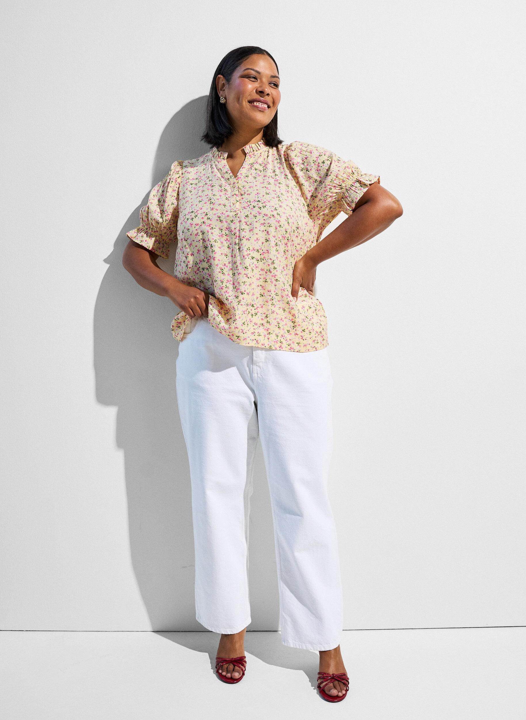 Zizzifashion Floral viscose blouse with short sleeves and a ruffle collar, Yellow, Image image number 0