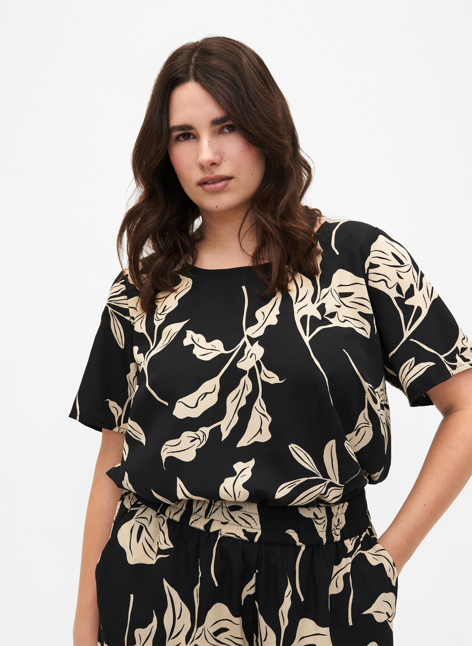 Zizzifashion FLASH - Short sleeve blouse with print, Black Off White Fl., Model image number 0