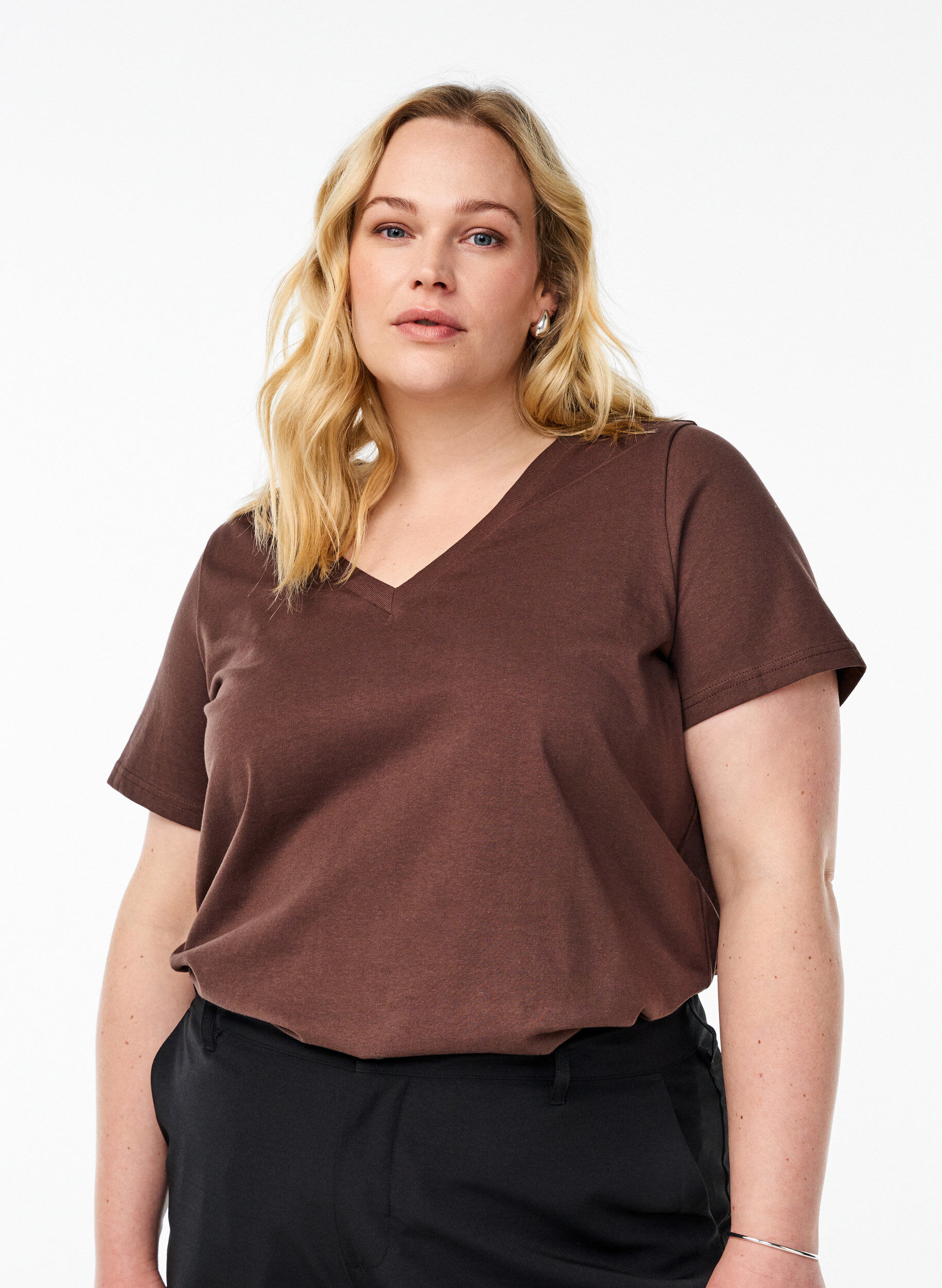 Zizzifashion Basic cotton T-shirt with a V-neck, Brown, Model image number 0