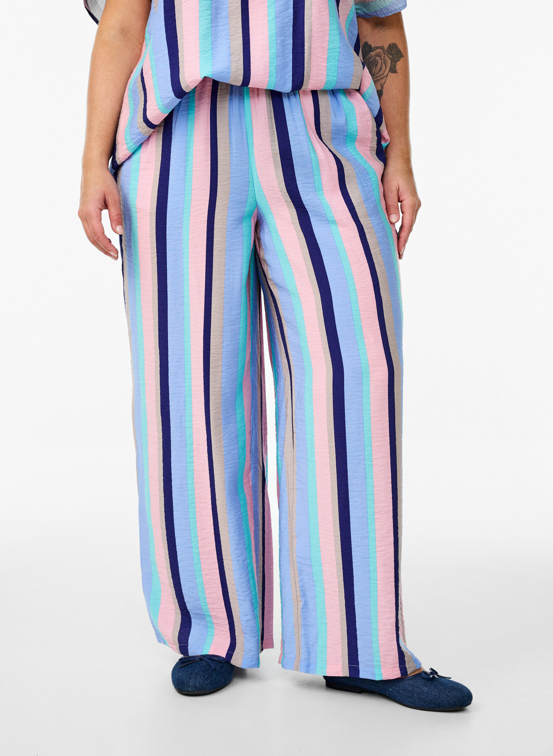 Zizzifashion Loose viscose trousers with stripes, Blue, Model image number 2