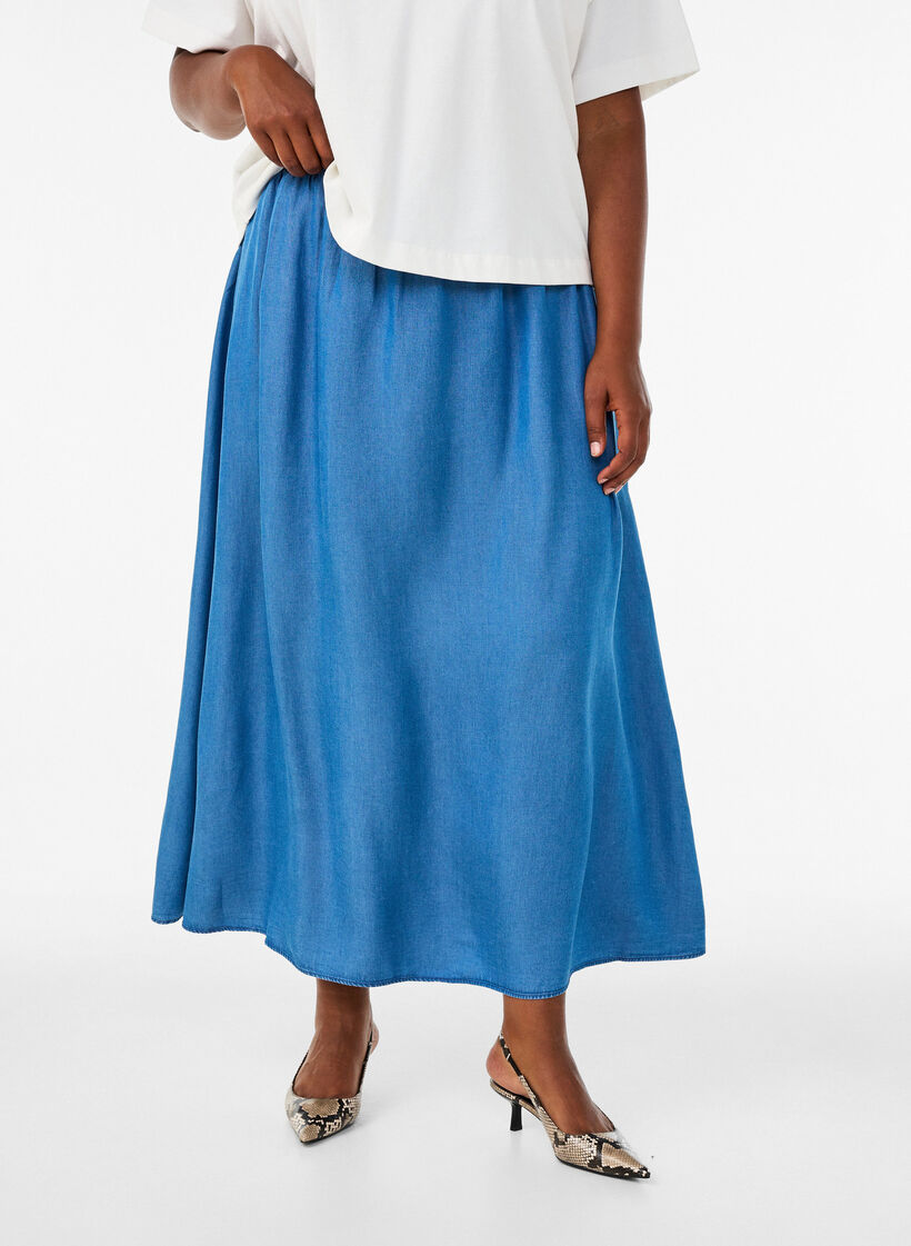 Maxi skirt with a denim look in TENCEL&trade; lyocell, Blue, Model image number 2