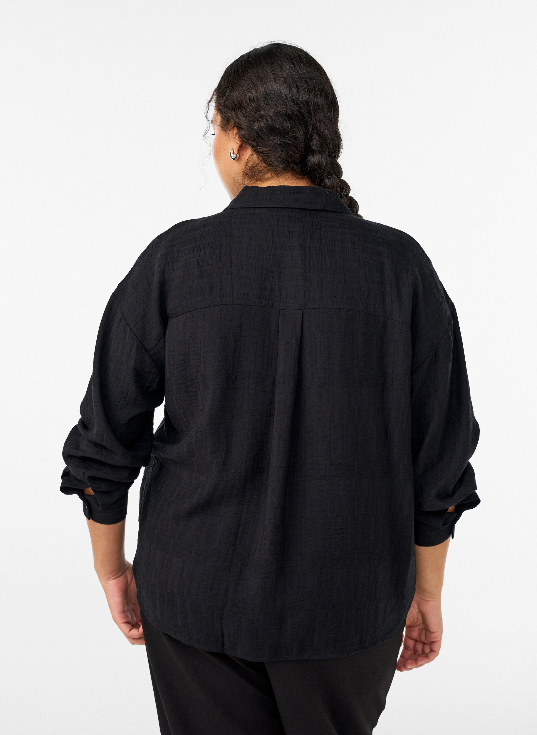 Zizzifashion Loose shirt with texture and a V-neck, Black, Model image number 2