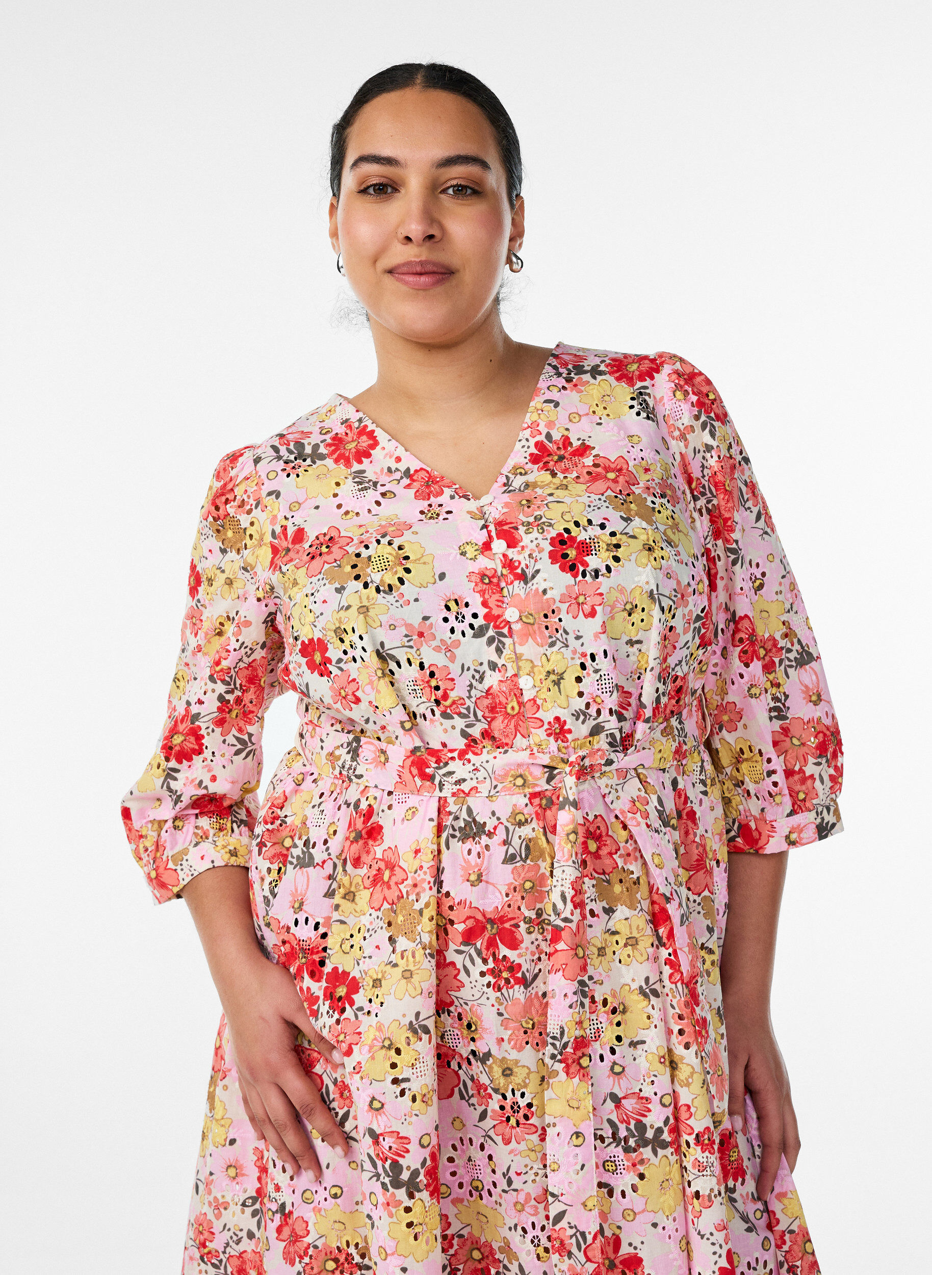 Zizzifashion Floral midi dress with broderie anglaise and a tie-belt, Rose, Model image number 2