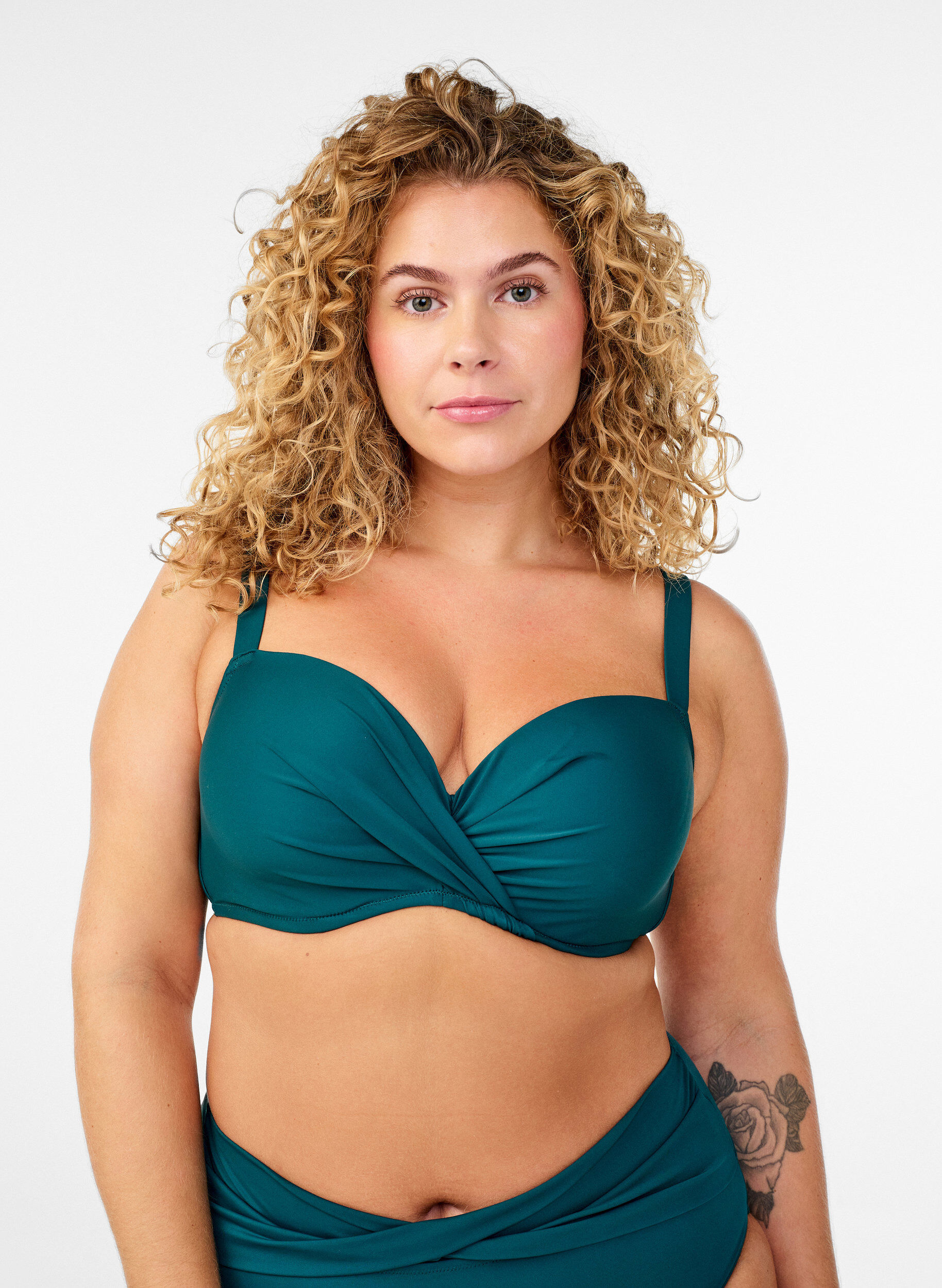 Zizzifashion Bikini top with underwire and draping, Green, Model image number 0