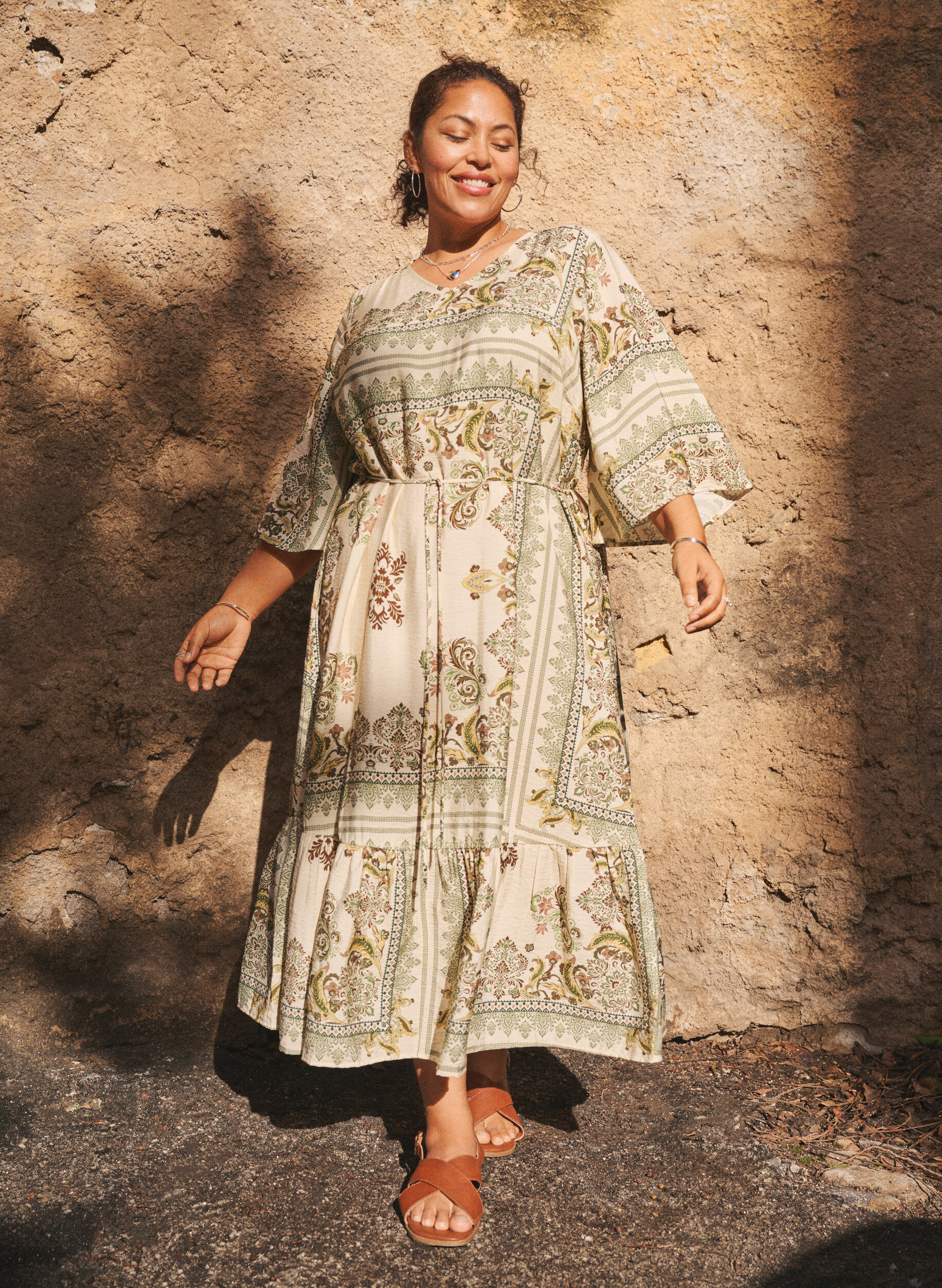 Zizzifashion Patterned midi dress in viscose with tie belt, Green, Image image number 0