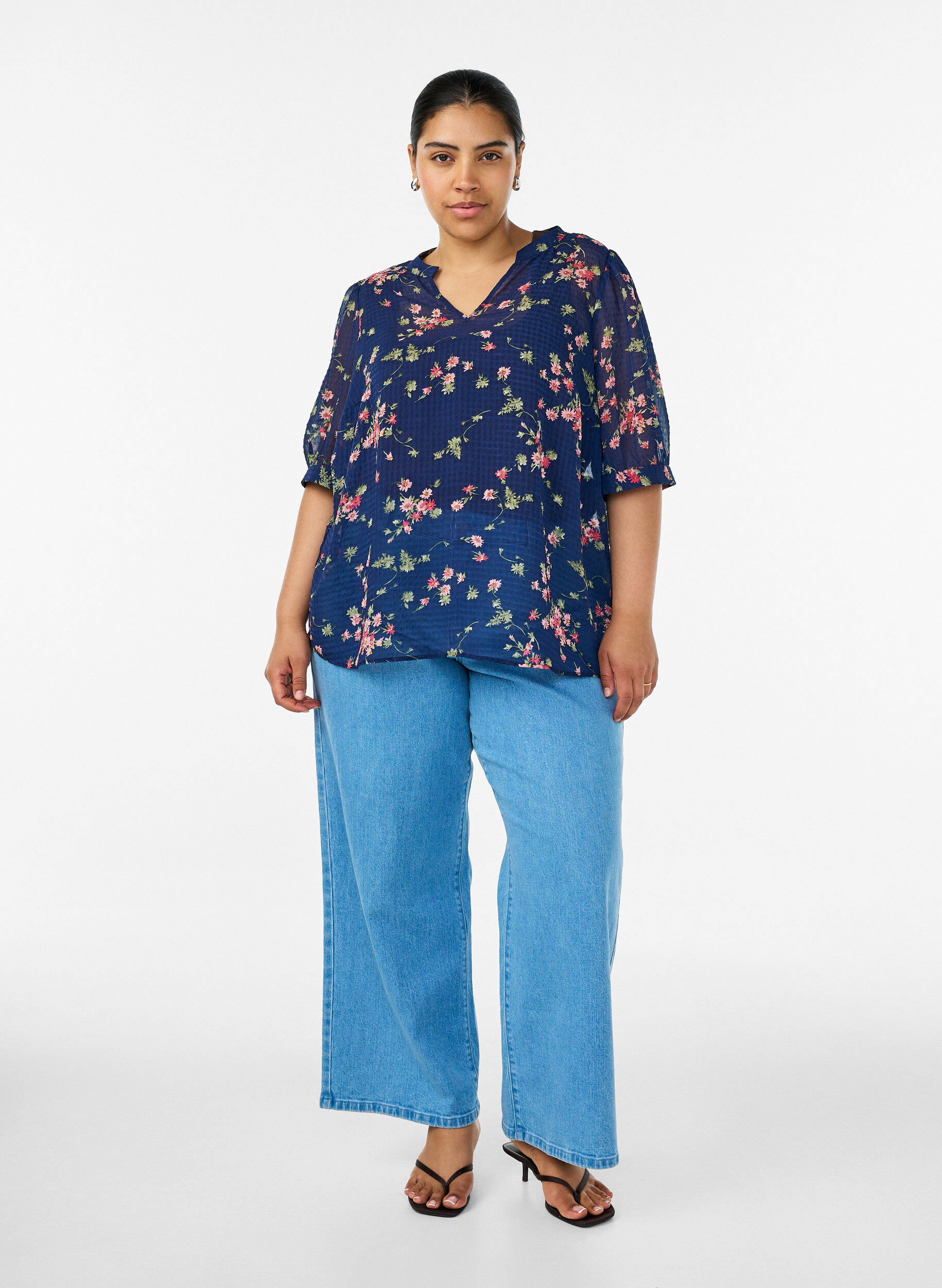 Zizzifashion Blouse with floral print and V-neck, Blue, Model image number 1