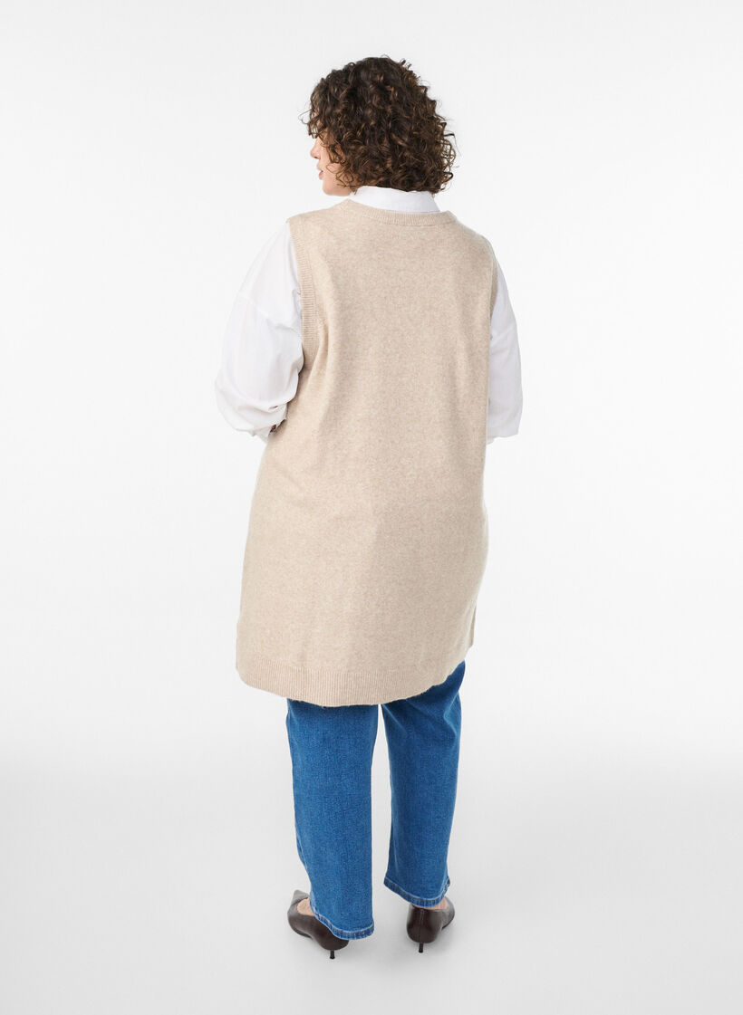 Short sleeveless knitted dress, Beige, Model image number 2