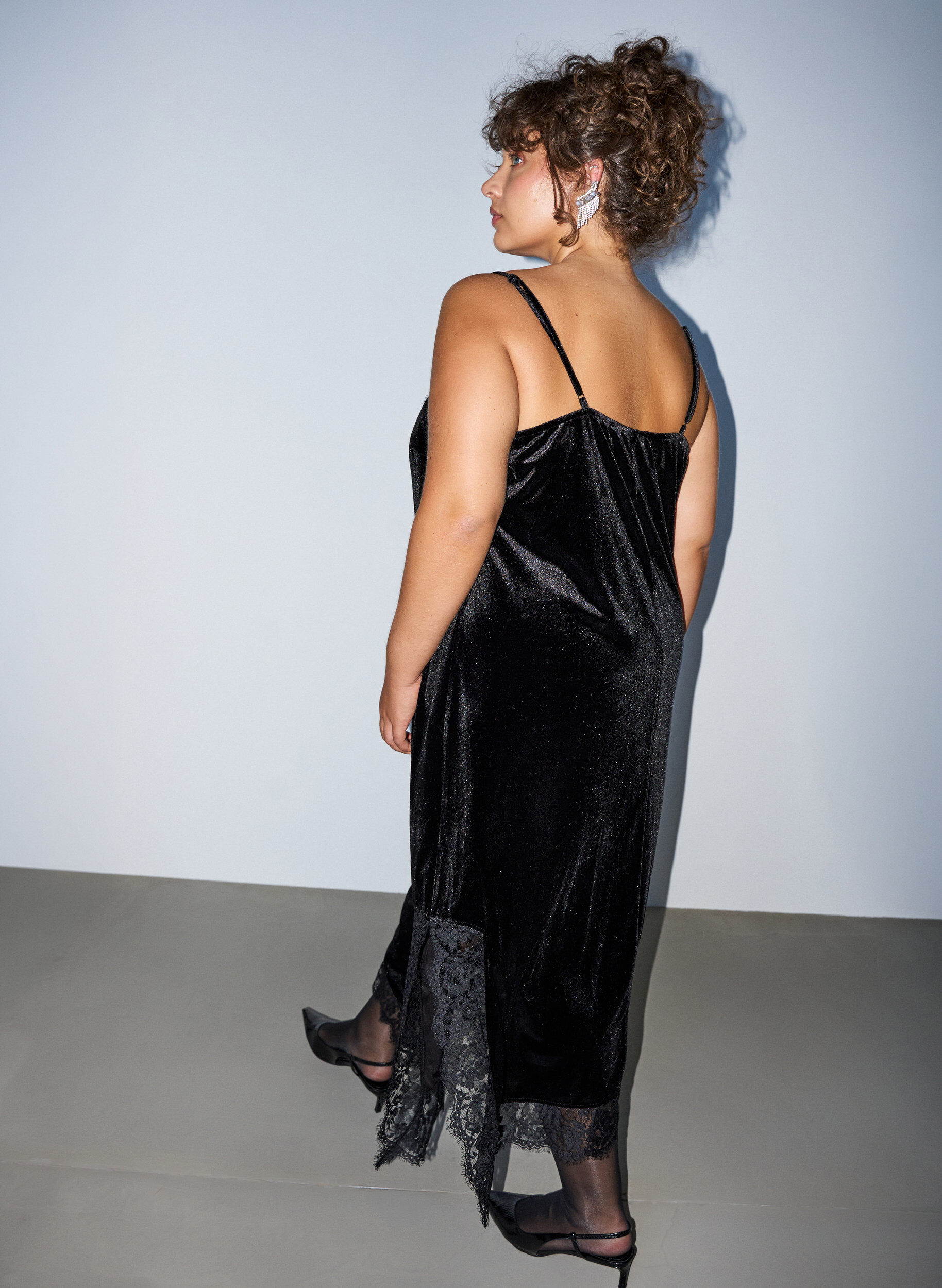 ZizzifashionVelvet dress with lace and side slit, Black, Model image number 1