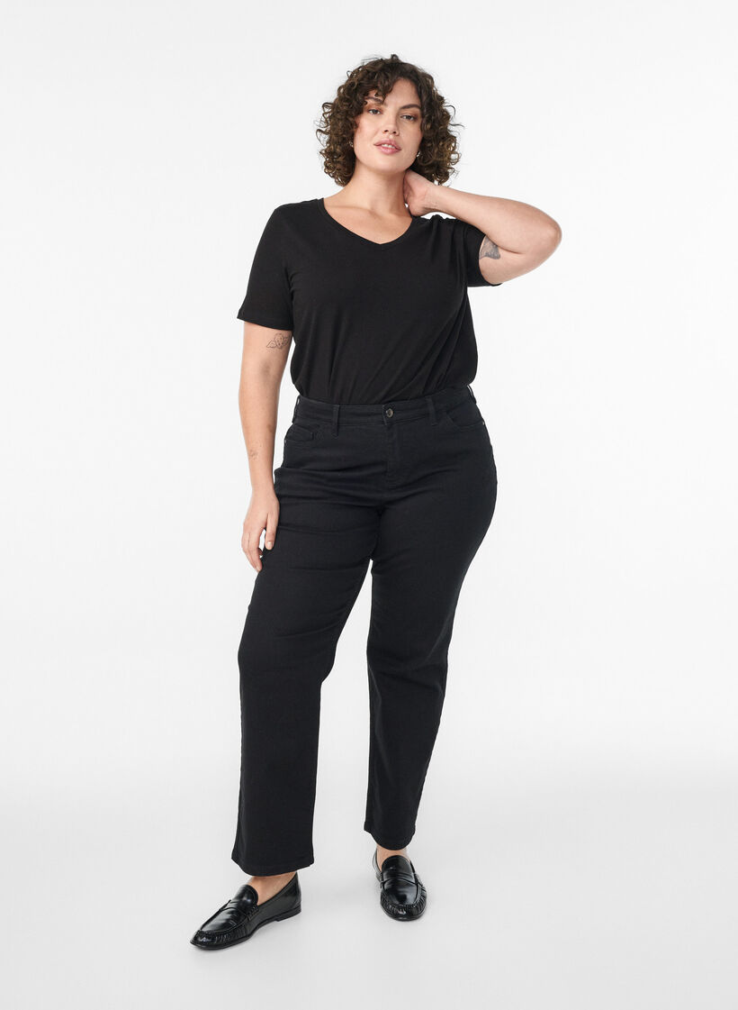 Solid coloured basic t-shirt in cotton, Black, Model image number 1