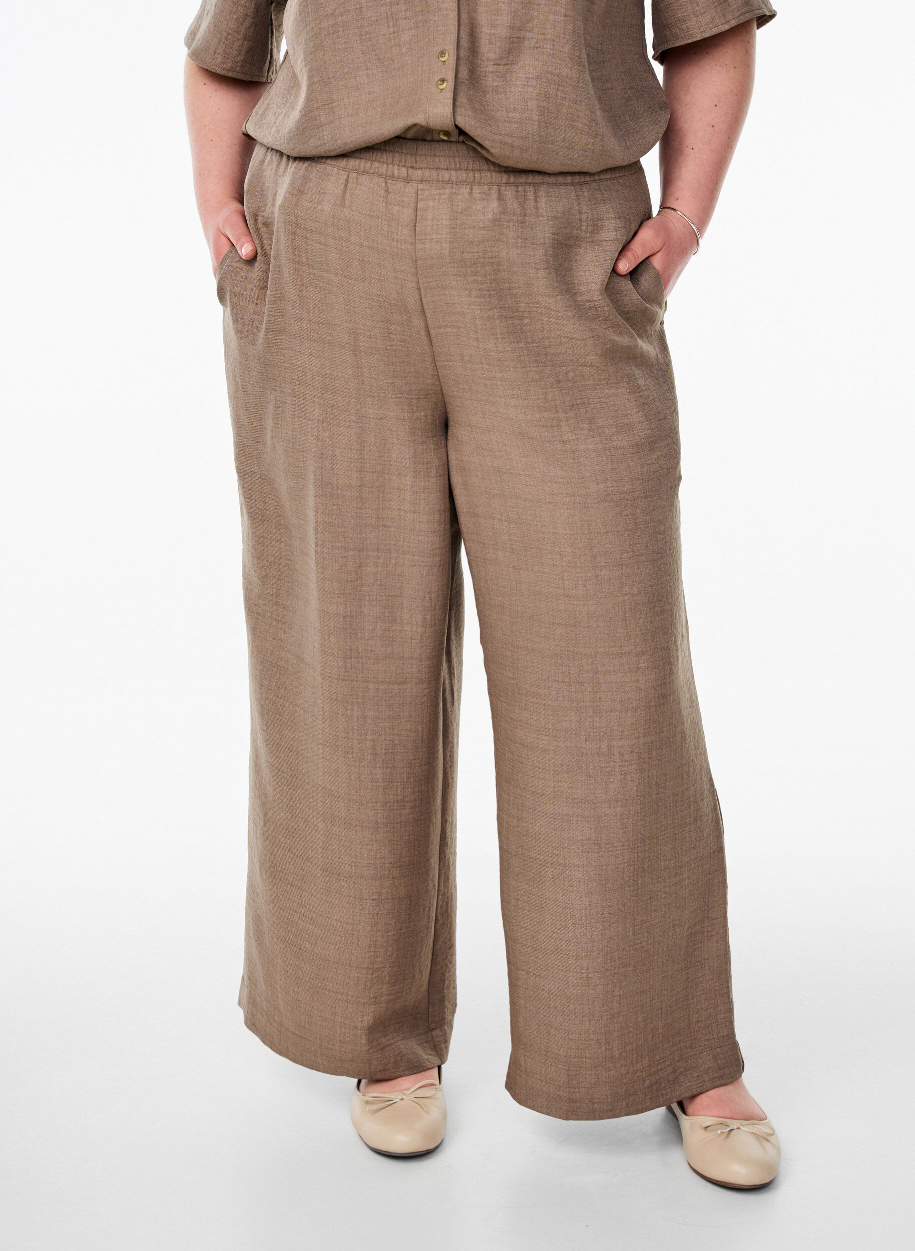 Zizzifashion Loose trousers with elasticated waistband and pockets, Brown, Model image number 2