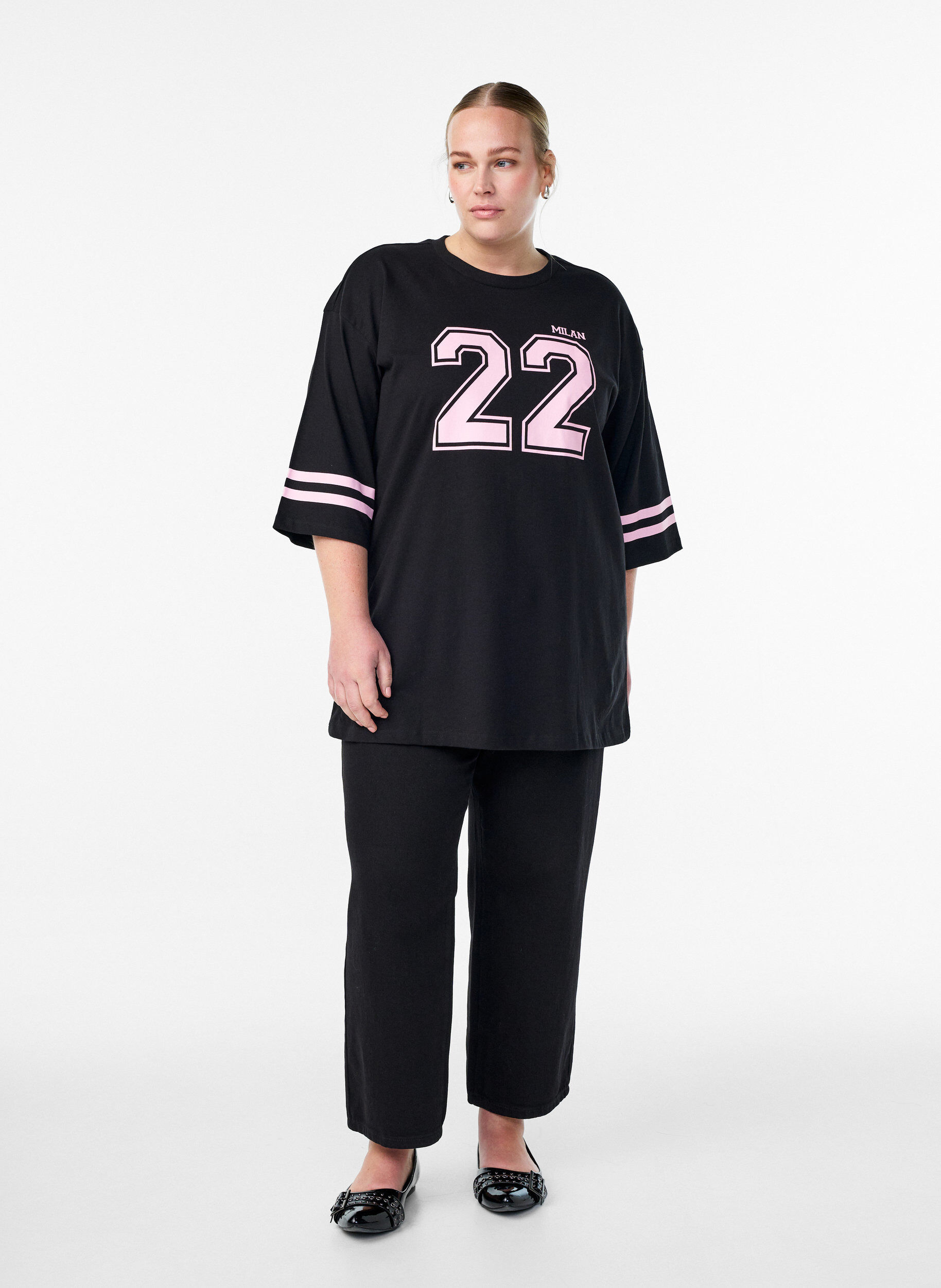 Zizzifashion Oversized college T-shirt with 3/4 sleeves, Black, Model image number 1