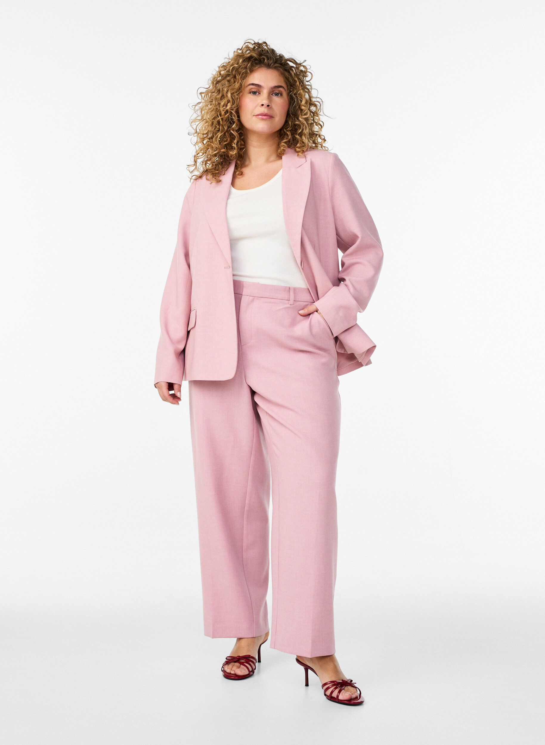 Tailored trousers with a high waist and straight fit, Rose, Model