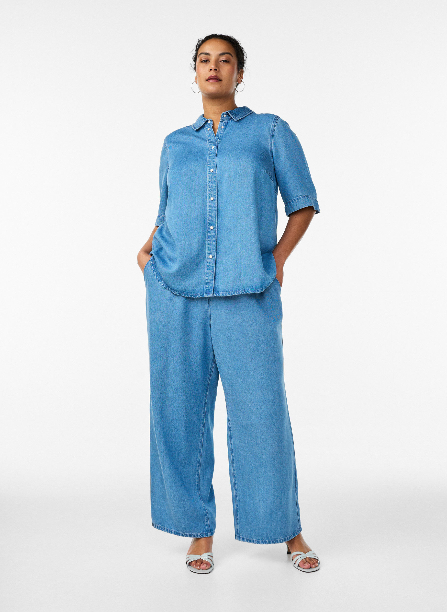Wide-leg Lyocell trousers with a denim look, Light Blue, Model