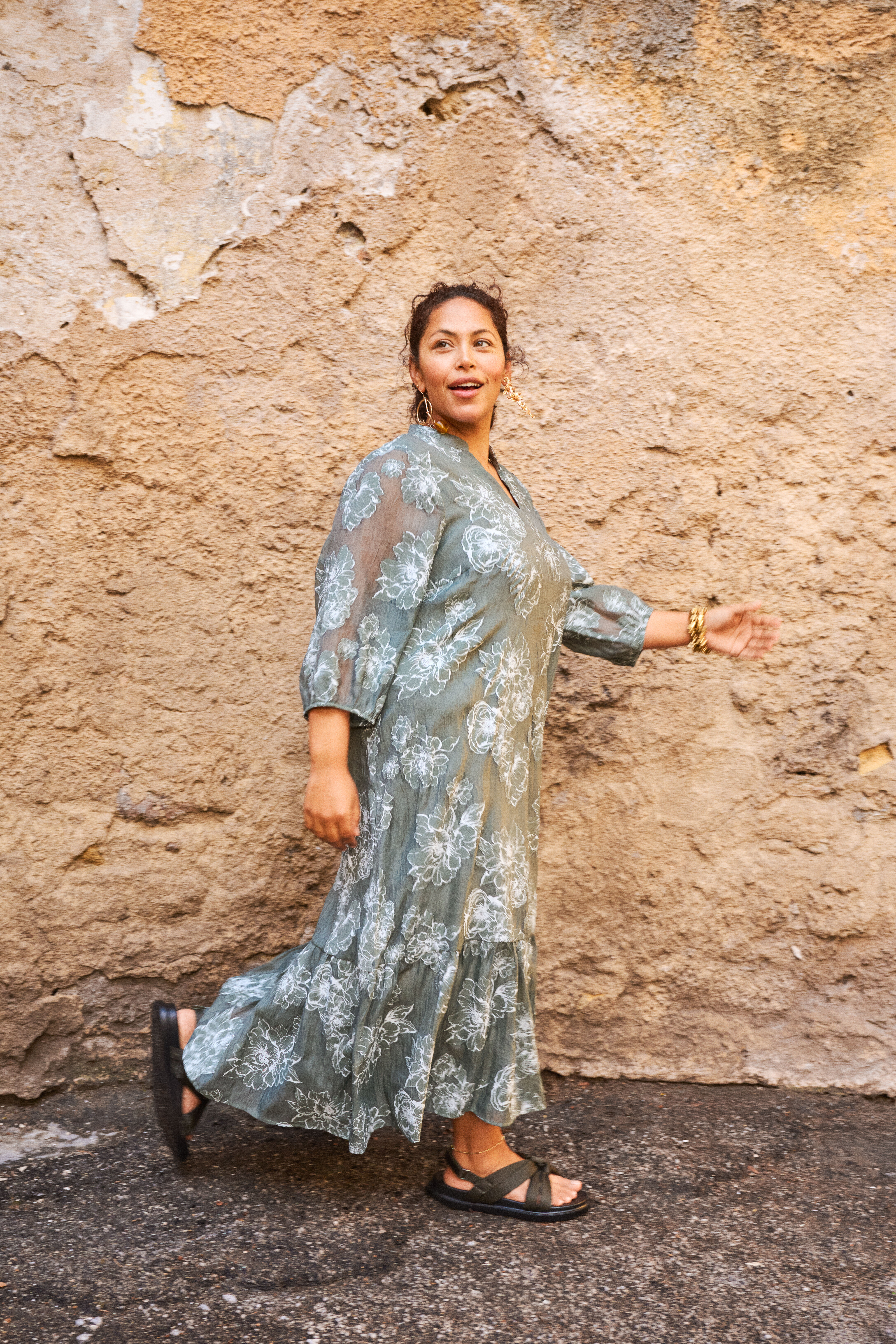 Green midi dress with floral patterns, , Model