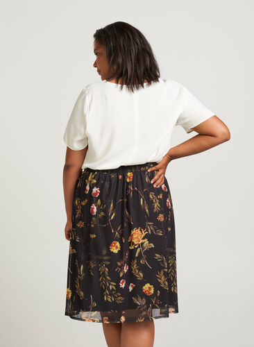 Skirt, Black w. yellow flower aop, Model image number 0