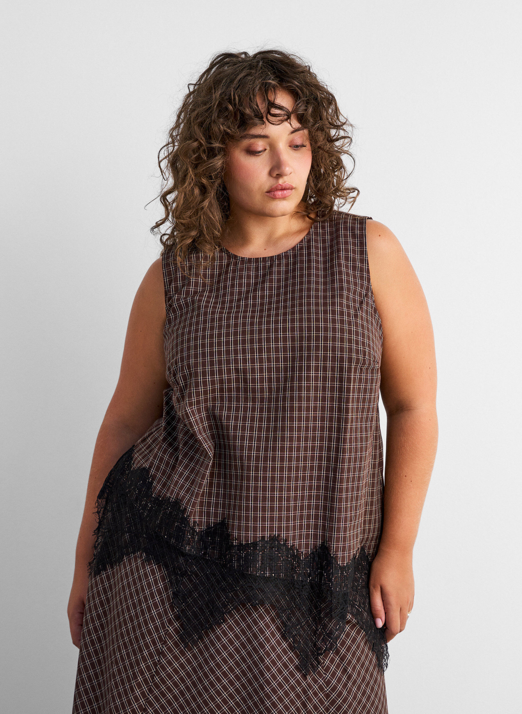 ZizzifashionChecked top with asymmetric lace trim, Brown, Model image number 0