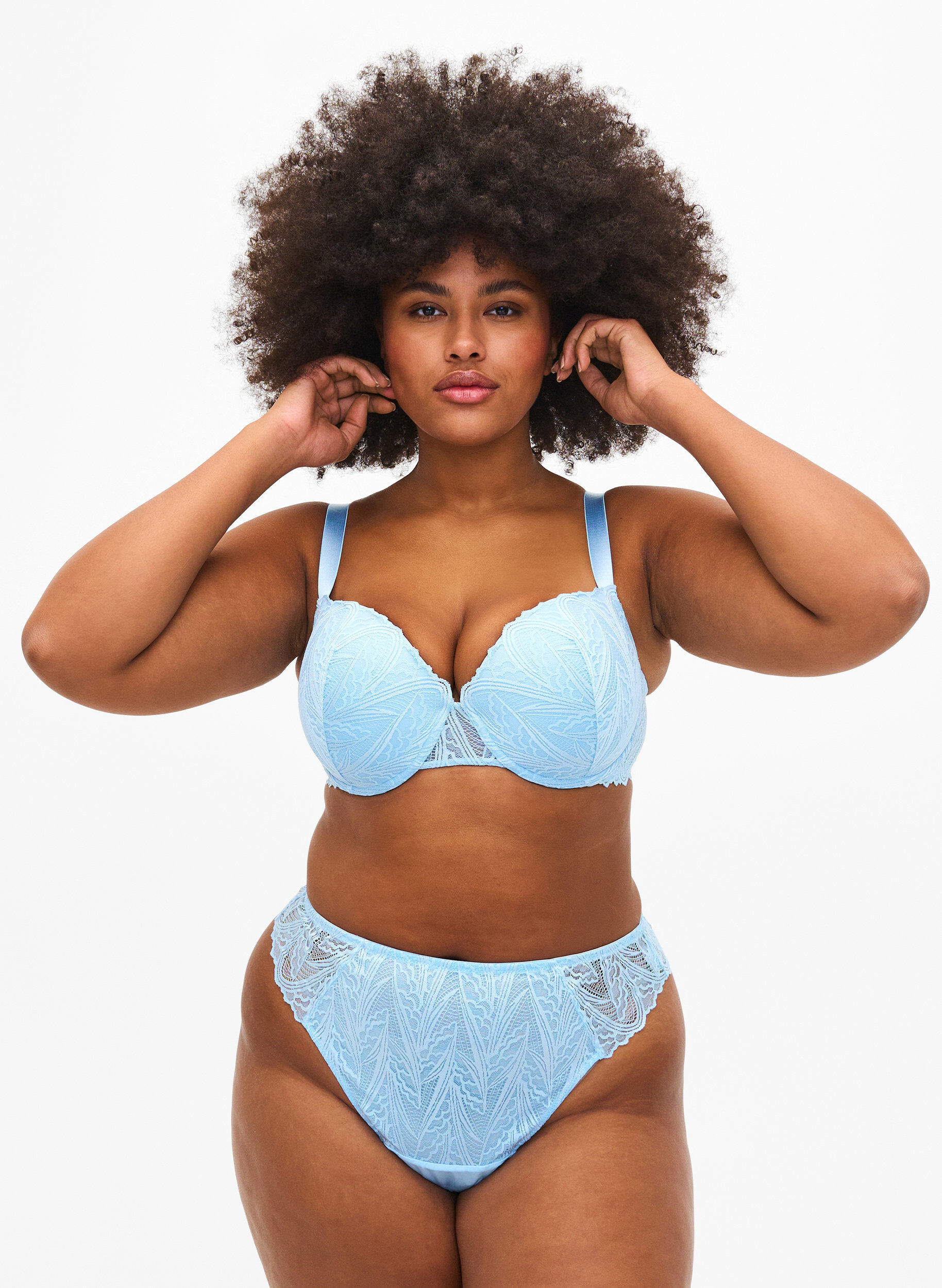 Zizzifashion Molded lace bra with underwire, Light Blue, Model image number 1