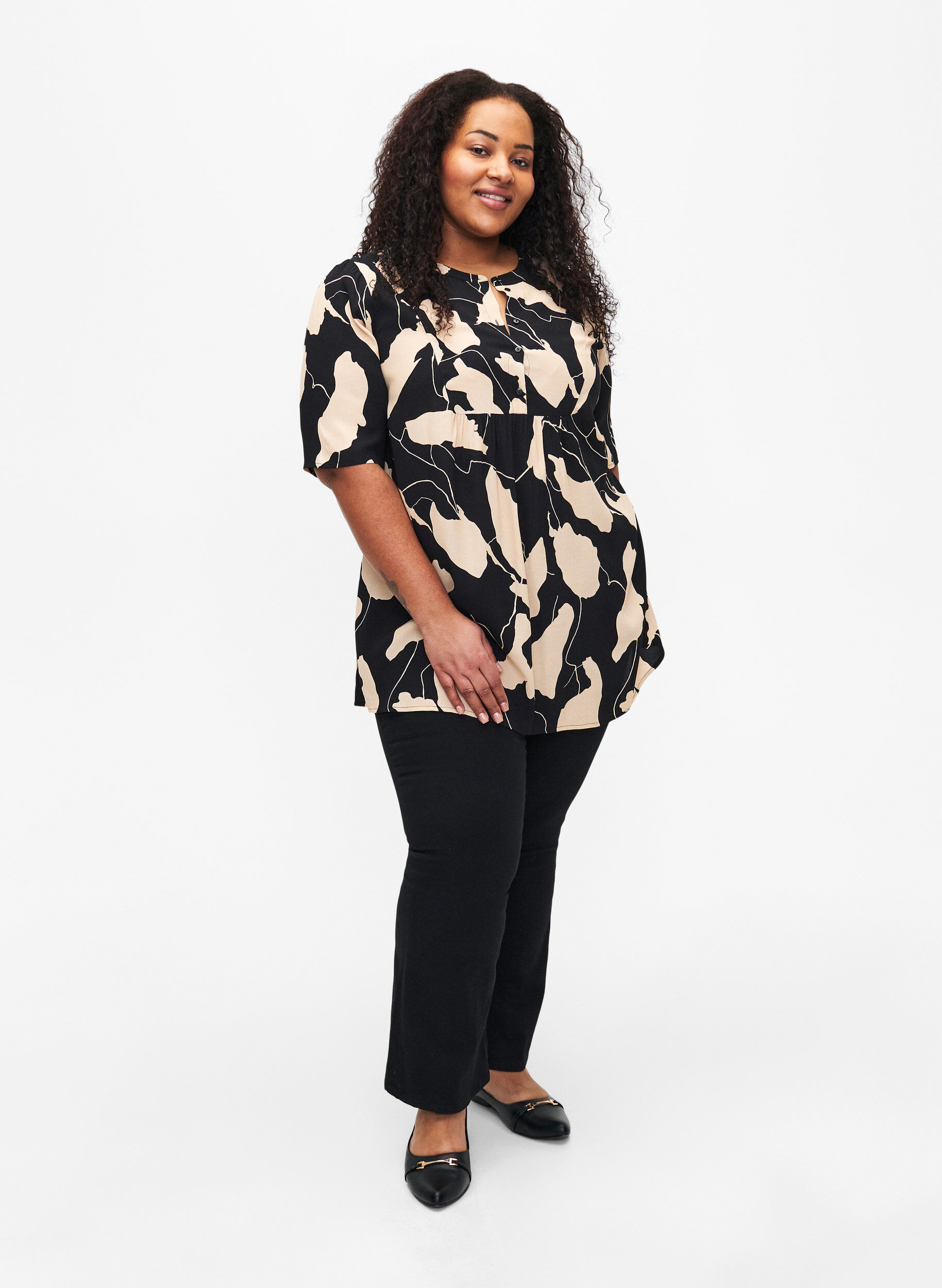 Zizzifashion Printed tunic in viscose, Black AOP, Model image number 2