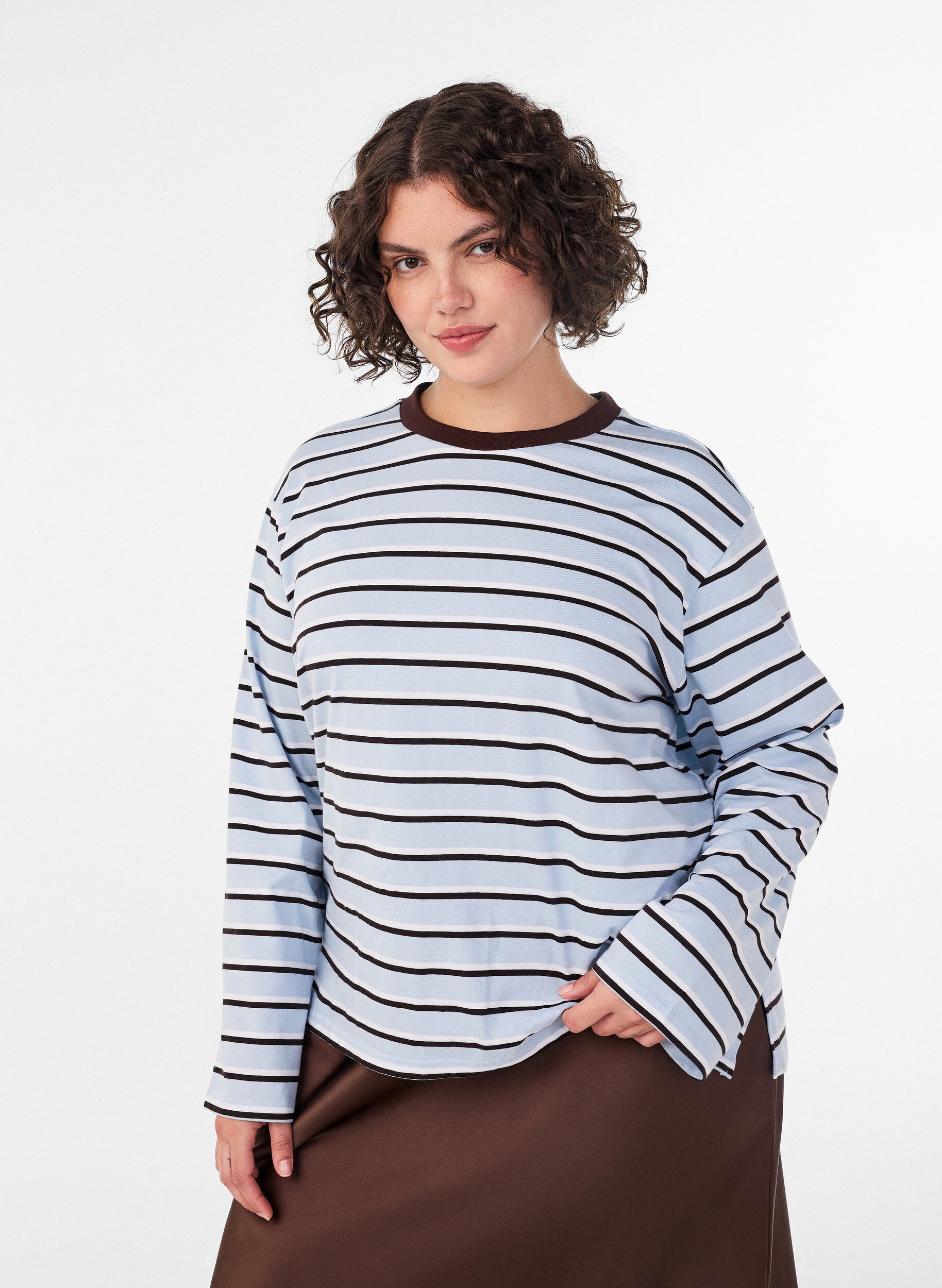 Basic t-shirt with long sleeves, Blue, Model